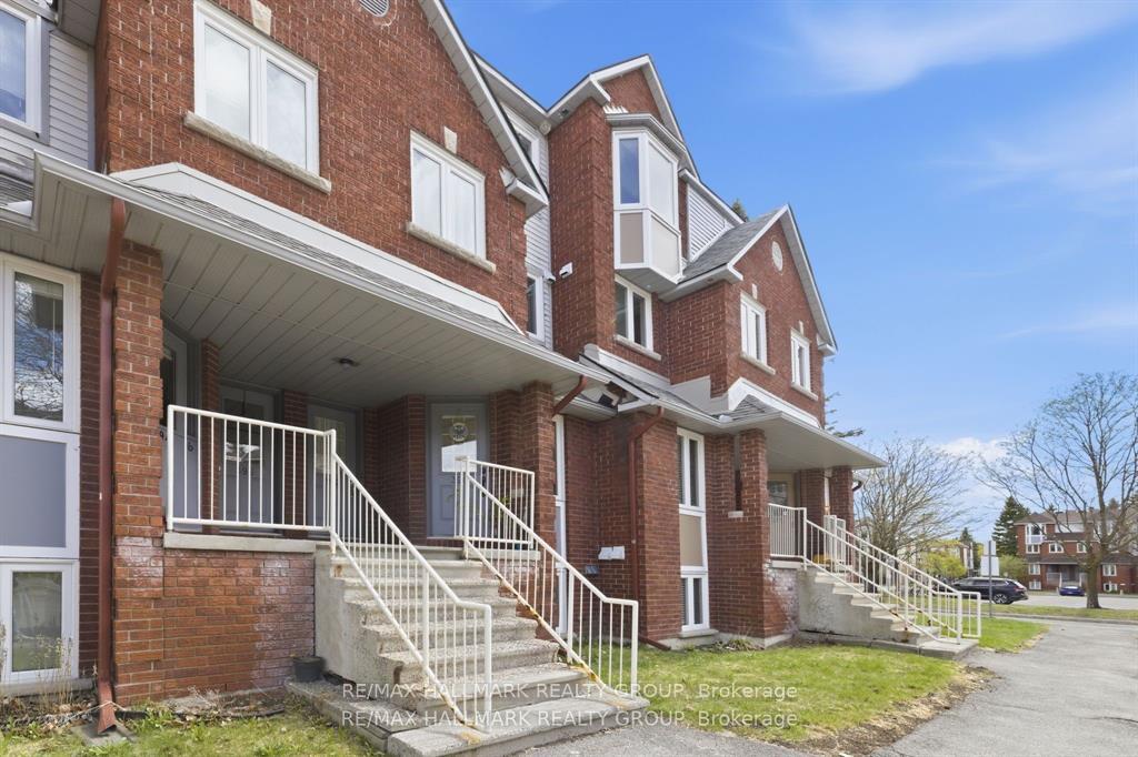 Photo 2 of Unit 3, 390 Briston Private, Ottawa, Hunt Club Park — HOMEH
