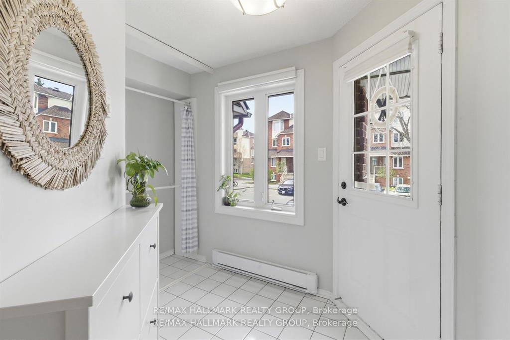 Photo 4 of Unit 3, 390 Briston Private, Ottawa, Hunt Club Park — HOMEH