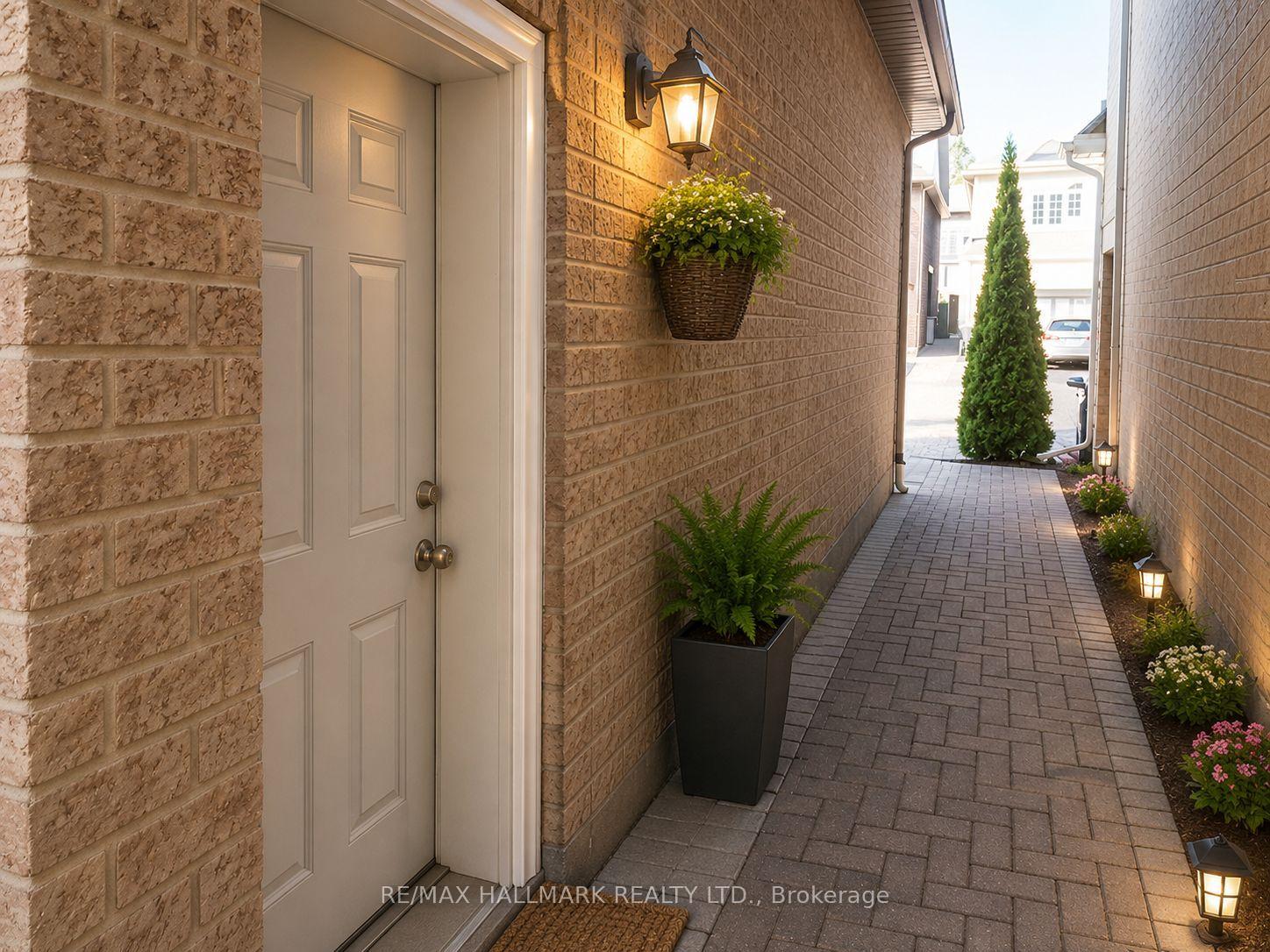Photo 9 of Unit Lower A, 31 Seabreeze Avenue, Vaughan, Patterson — HOMEH