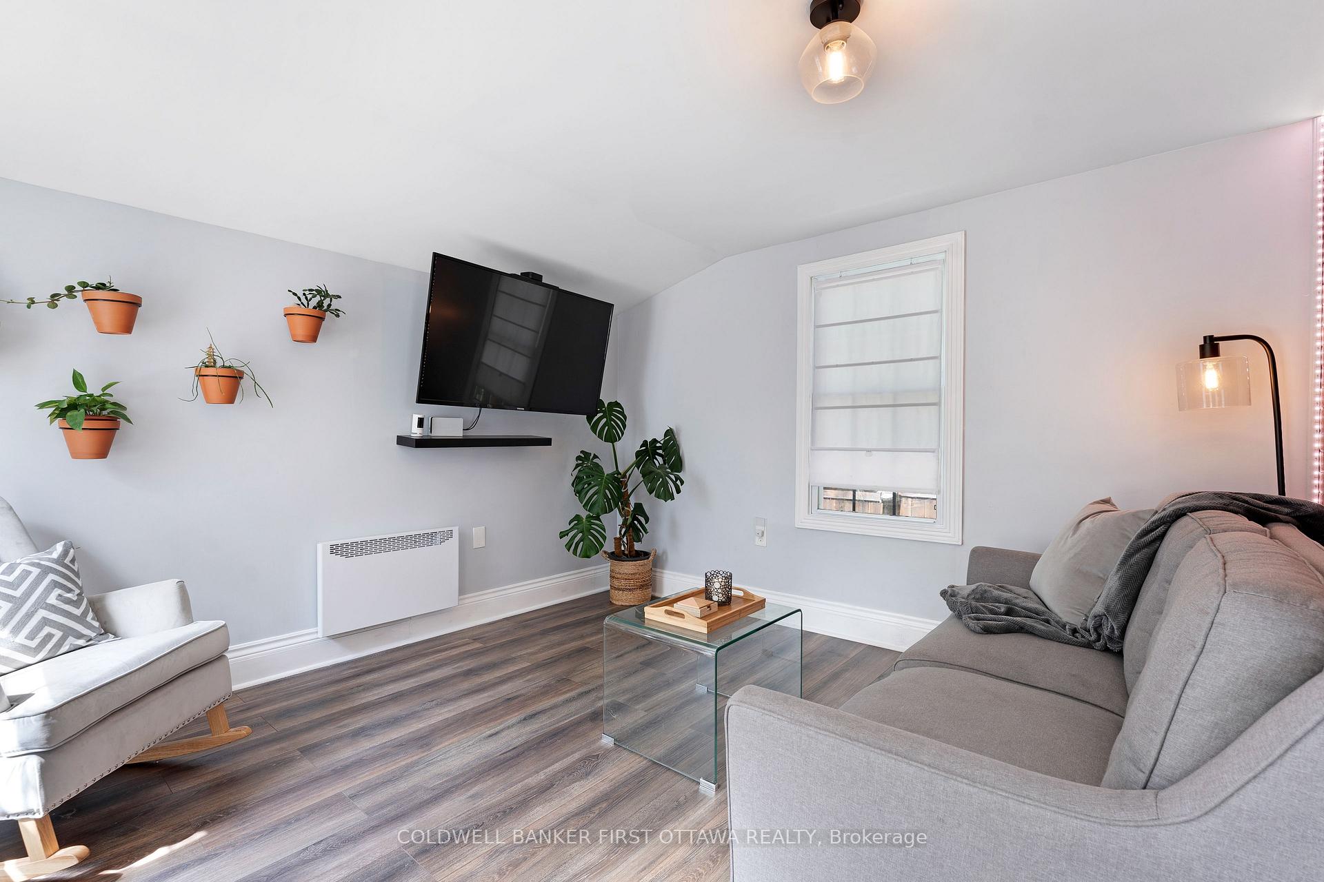 Photo 17 of 20 McEwen Avenue, Smiths Falls, Smiths Falls — HOMEH