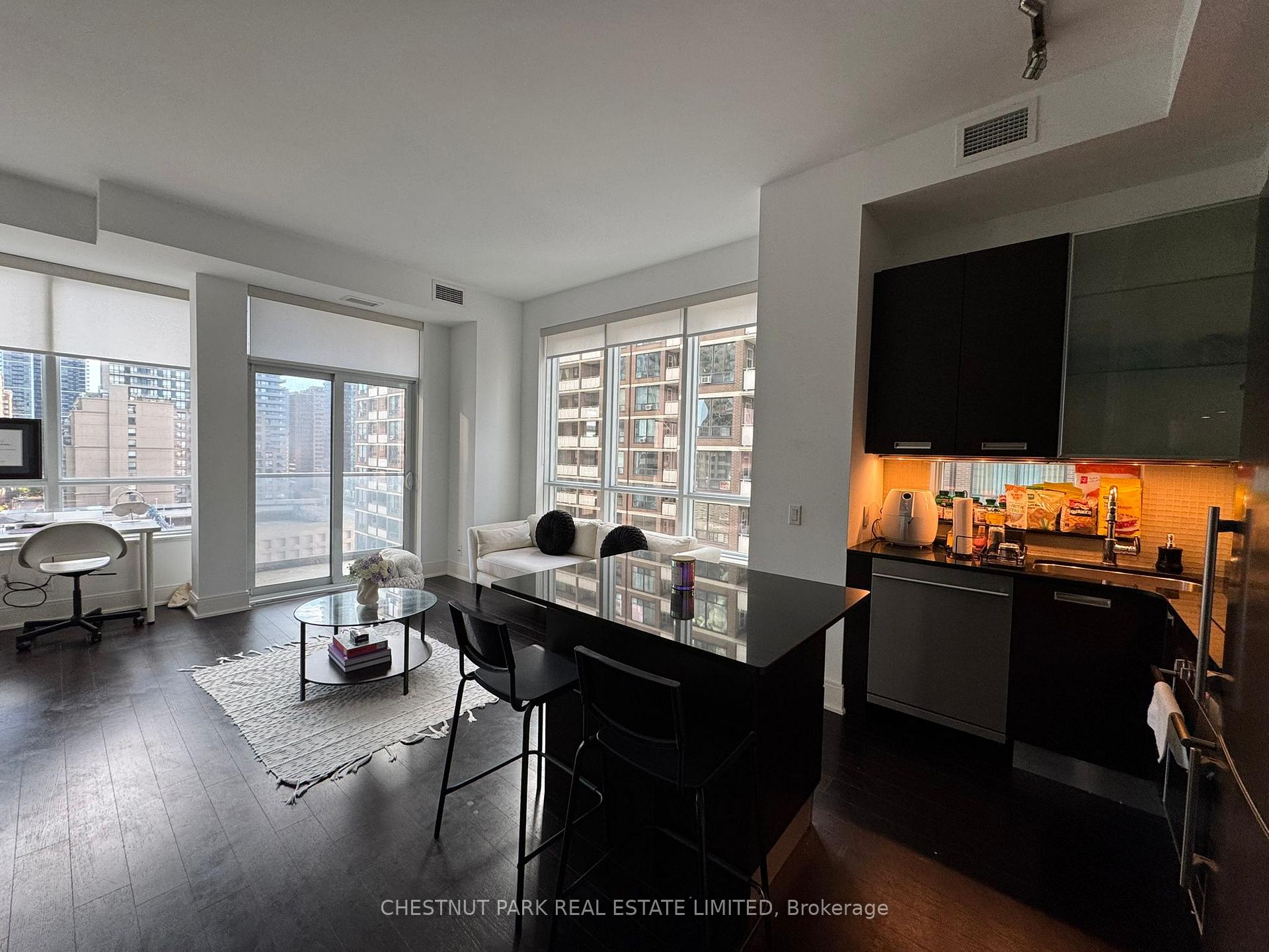 Photo 3 of Unit 1102, 21 Balmuto Street, Toronto, Bay Street Corridor — HOMEH