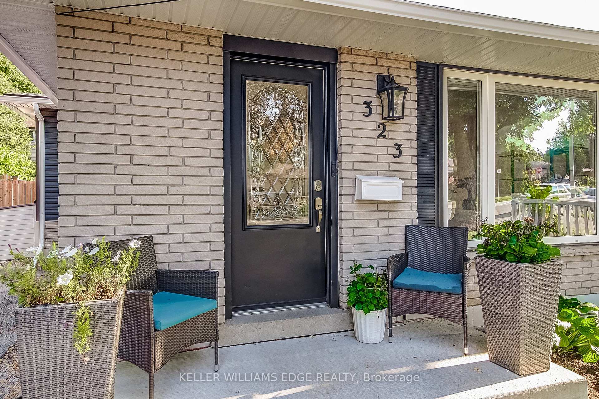 Photo 2 of 323 Cranbrook Drive, Hamilton, Gilkson — HOMEH