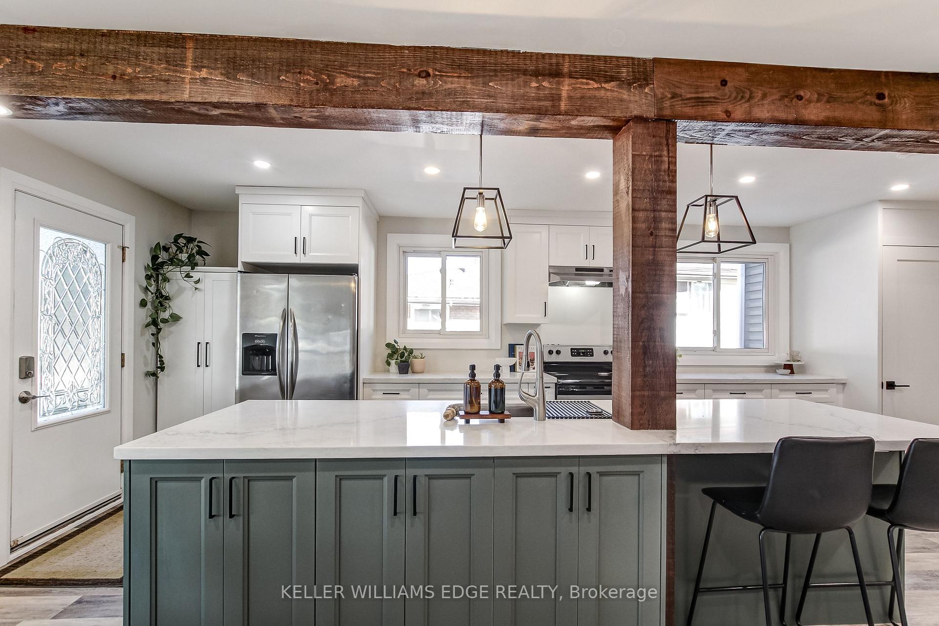 Photo 3 of 323 Cranbrook Drive, Hamilton, Gilkson — HOMEH