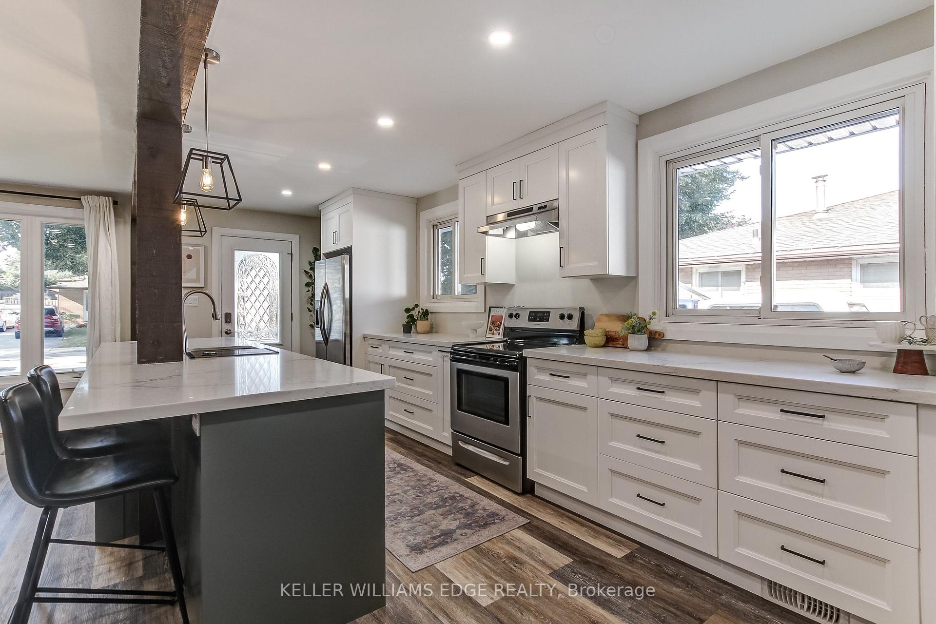 Photo 9 of 323 Cranbrook Drive, Hamilton, Gilkson — HOMEH