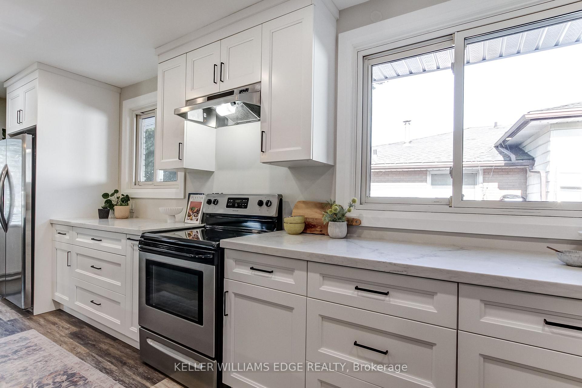 Photo 11 of 323 Cranbrook Drive, Hamilton, Gilkson — HOMEH