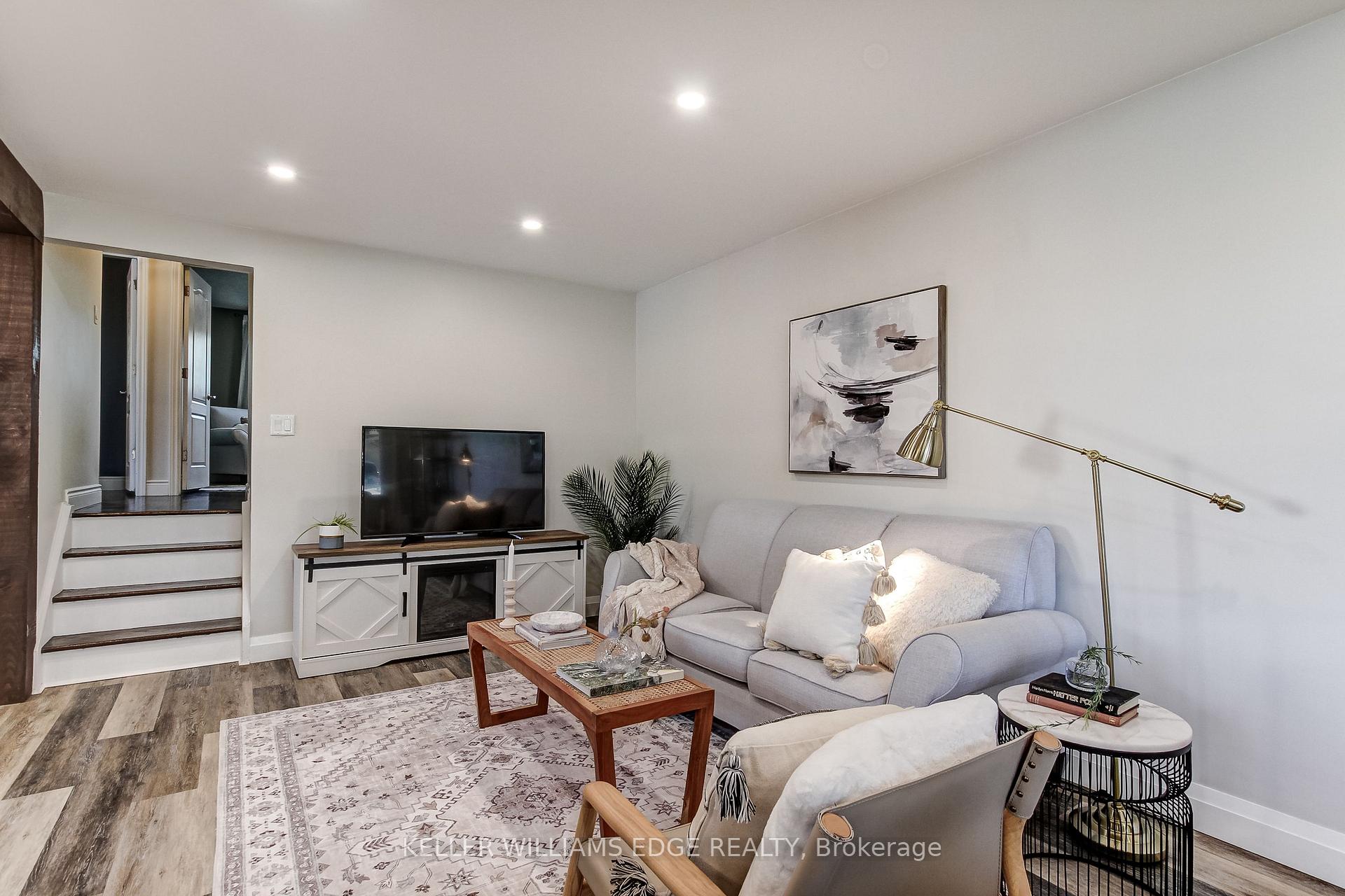 Photo 16 of 323 Cranbrook Drive, Hamilton, Gilkson — HOMEH