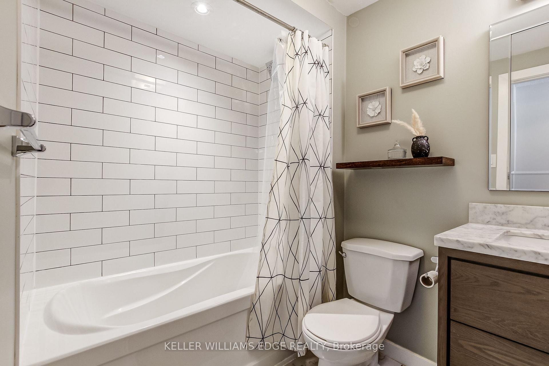 Photo 27 of 323 Cranbrook Drive, Hamilton, Gilkson — HOMEH