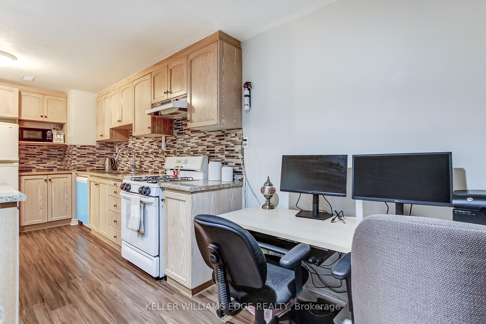 Photo 37 of 323 Cranbrook Drive, Hamilton, Gilkson — HOMEH