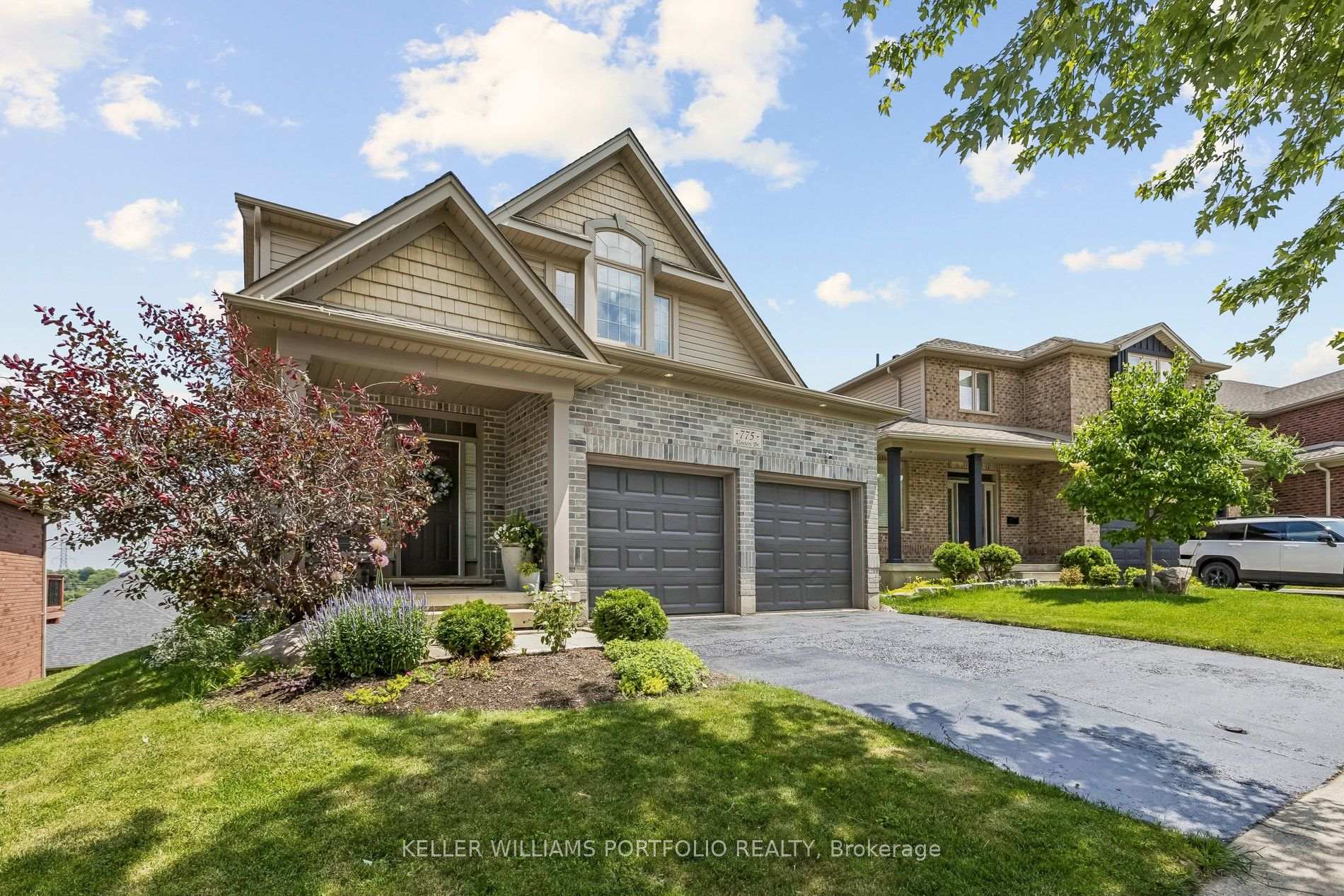 Photo 3 of 775 Klosters Drive, Waterloo, Clair Hills — HOMEH