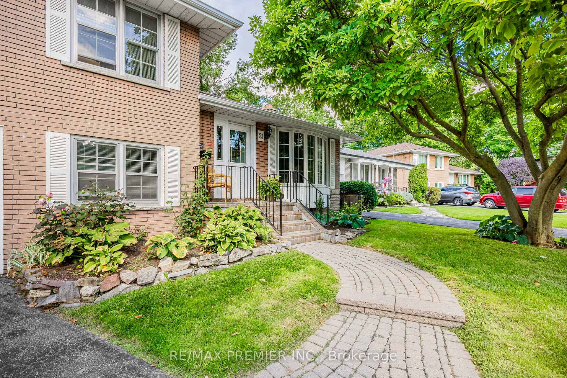 Photo 2 of 21 Halbadier Place, Etobicoke, Islington-City Centre West — HOMEH
