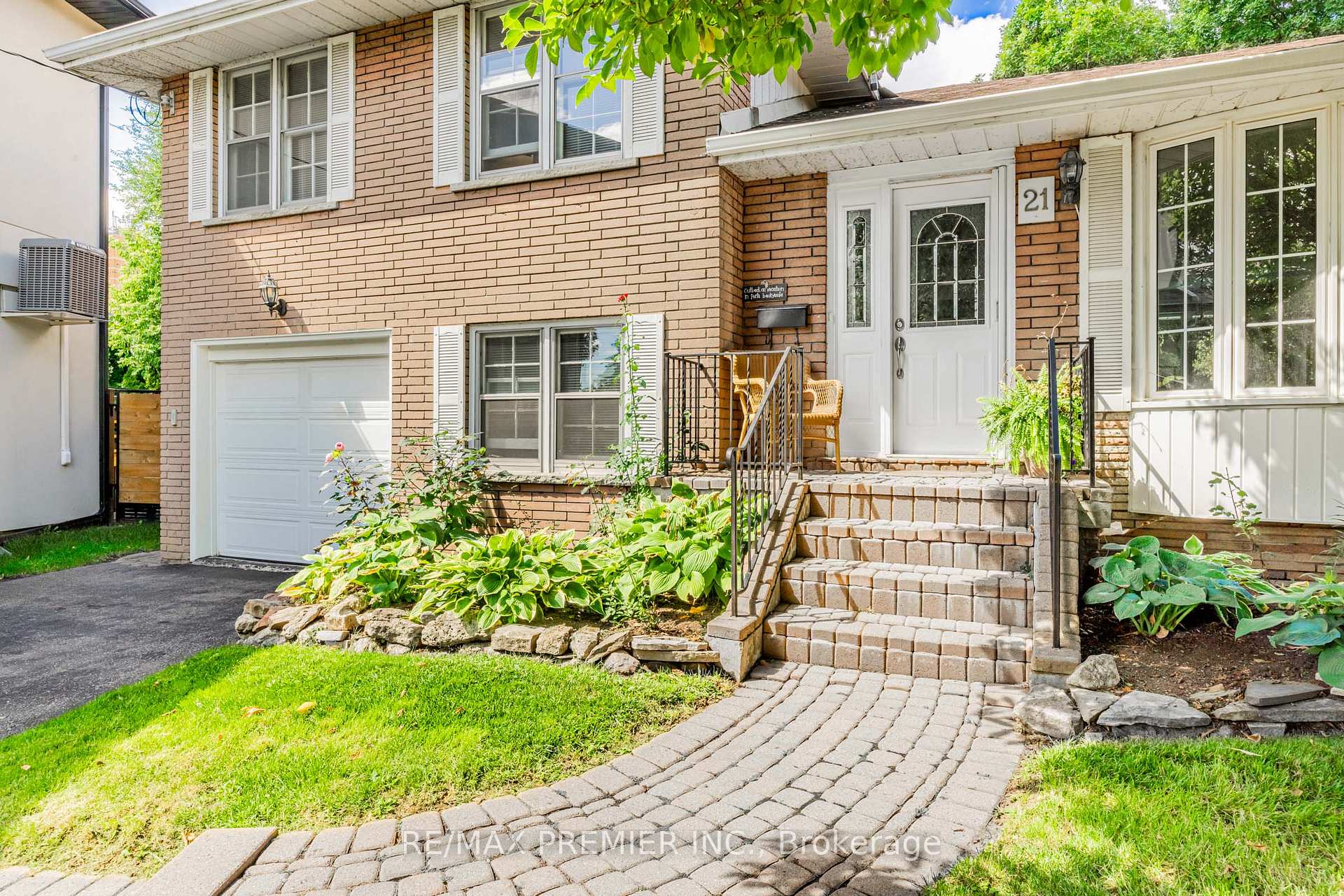 Photo 3 of 21 Halbadier Place, Etobicoke, Islington-City Centre West — HOMEH