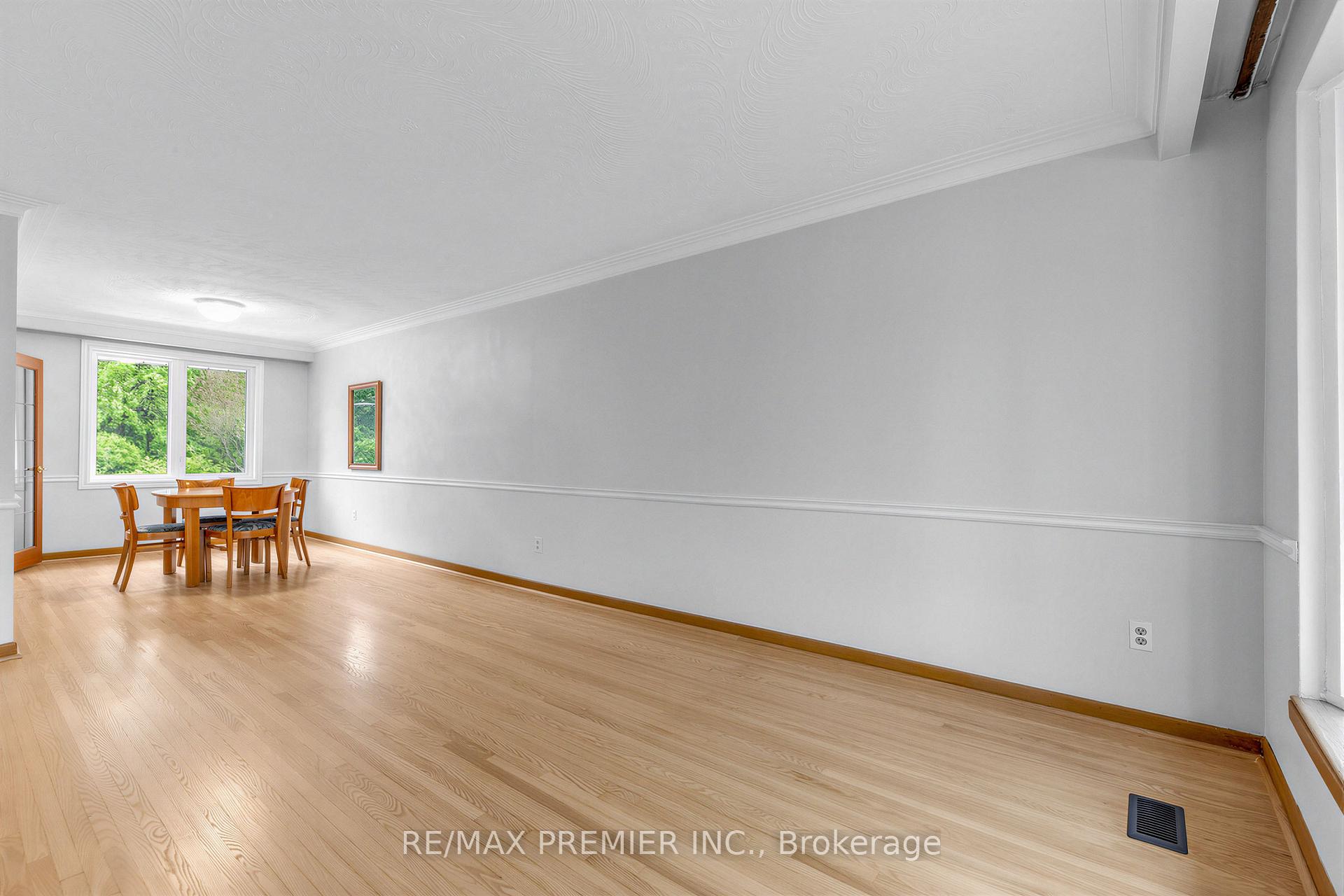 Photo 7 of 21 Halbadier Place, Etobicoke, Islington-City Centre West — HOMEH