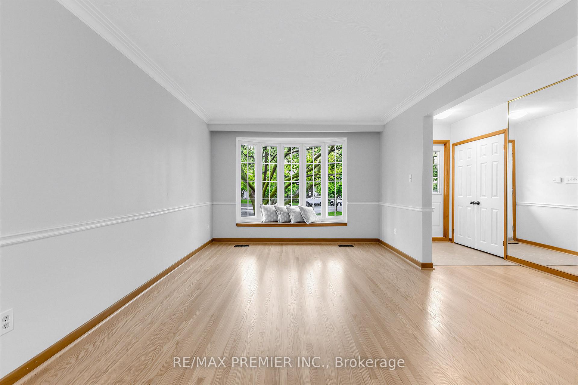 Photo 9 of 21 Halbadier Place, Etobicoke, Islington-City Centre West — HOMEH