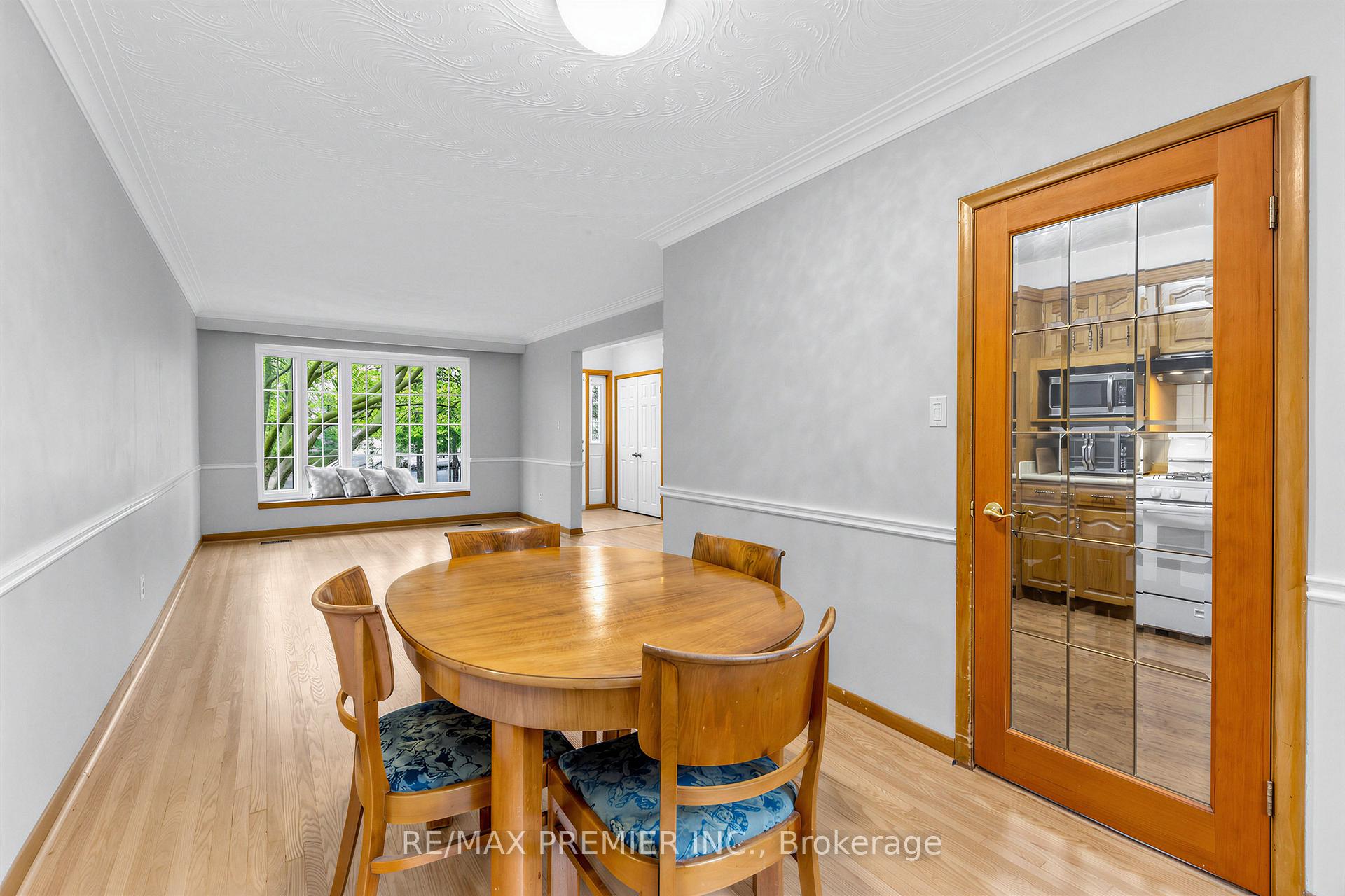 Photo 11 of 21 Halbadier Place, Etobicoke, Islington-City Centre West — HOMEH