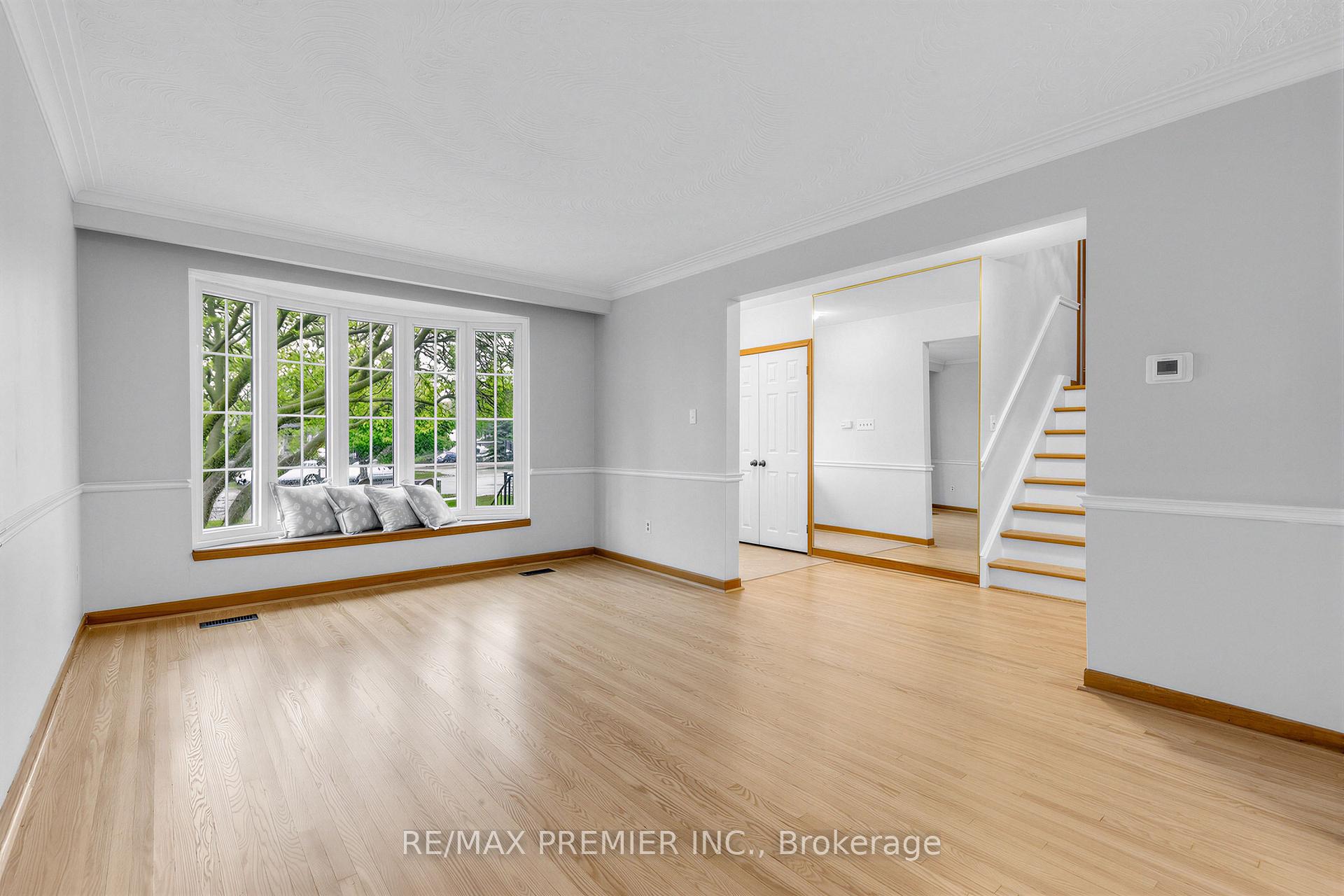Photo 15 of 21 Halbadier Place, Etobicoke, Islington-City Centre West — HOMEH