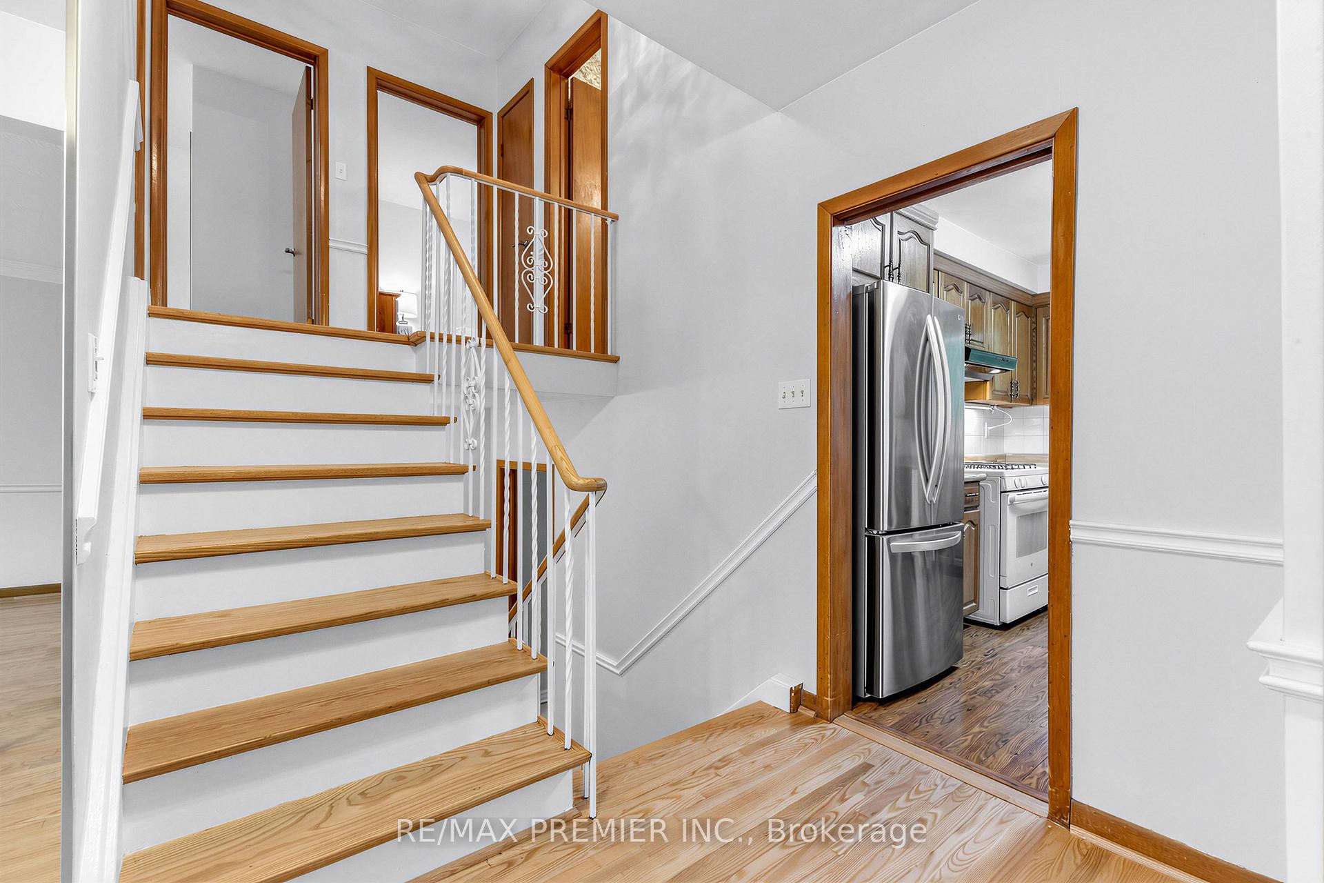 Photo 17 of 21 Halbadier Place, Etobicoke, Islington-City Centre West — HOMEH