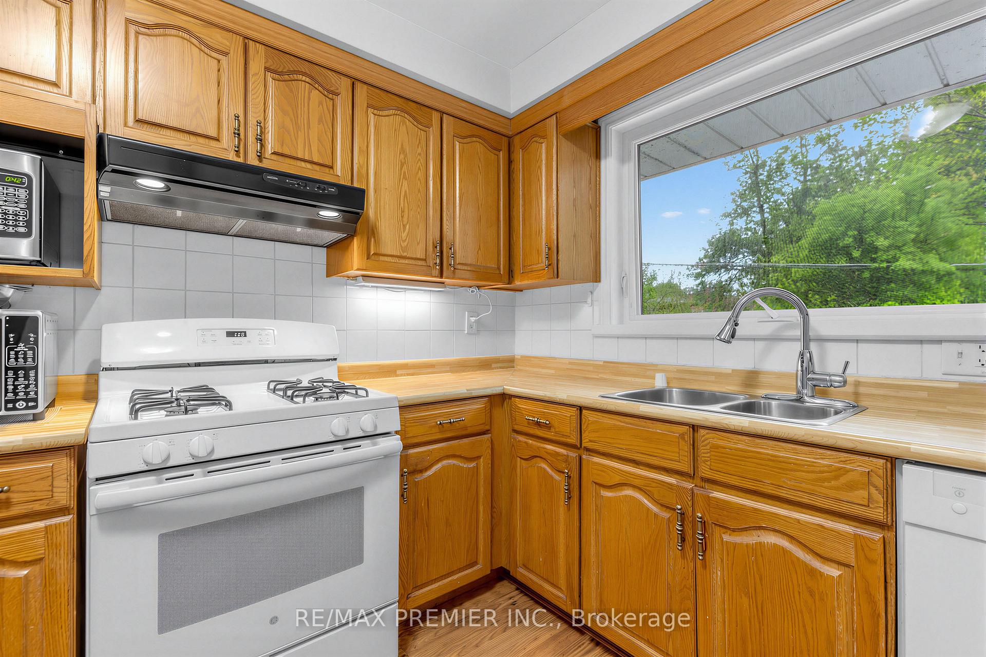 Photo 19 of 21 Halbadier Place, Etobicoke, Islington-City Centre West — HOMEH