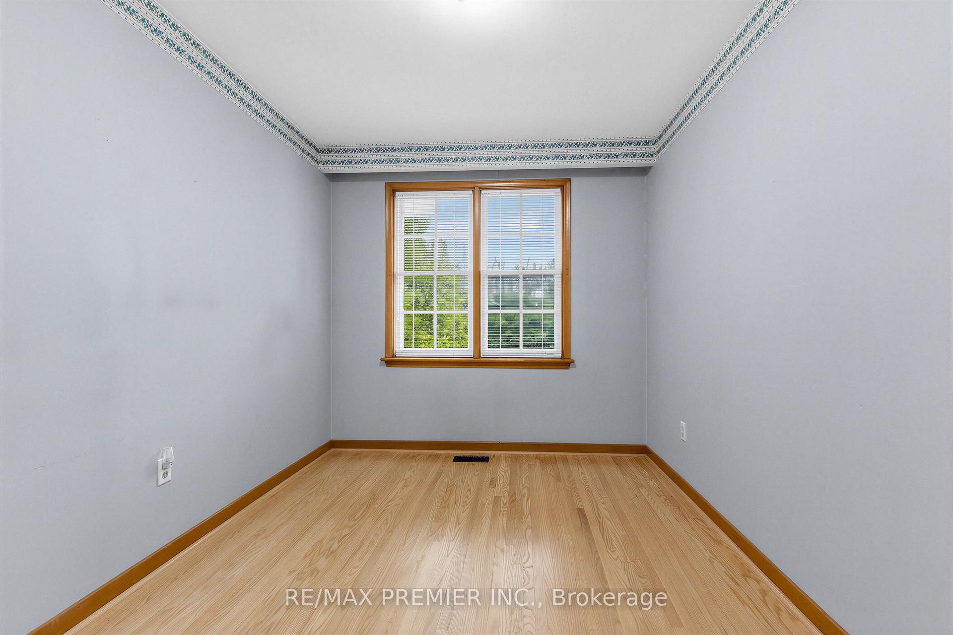 Photo 22 of 21 Halbadier Place, Etobicoke, Islington-City Centre West — HOMEH