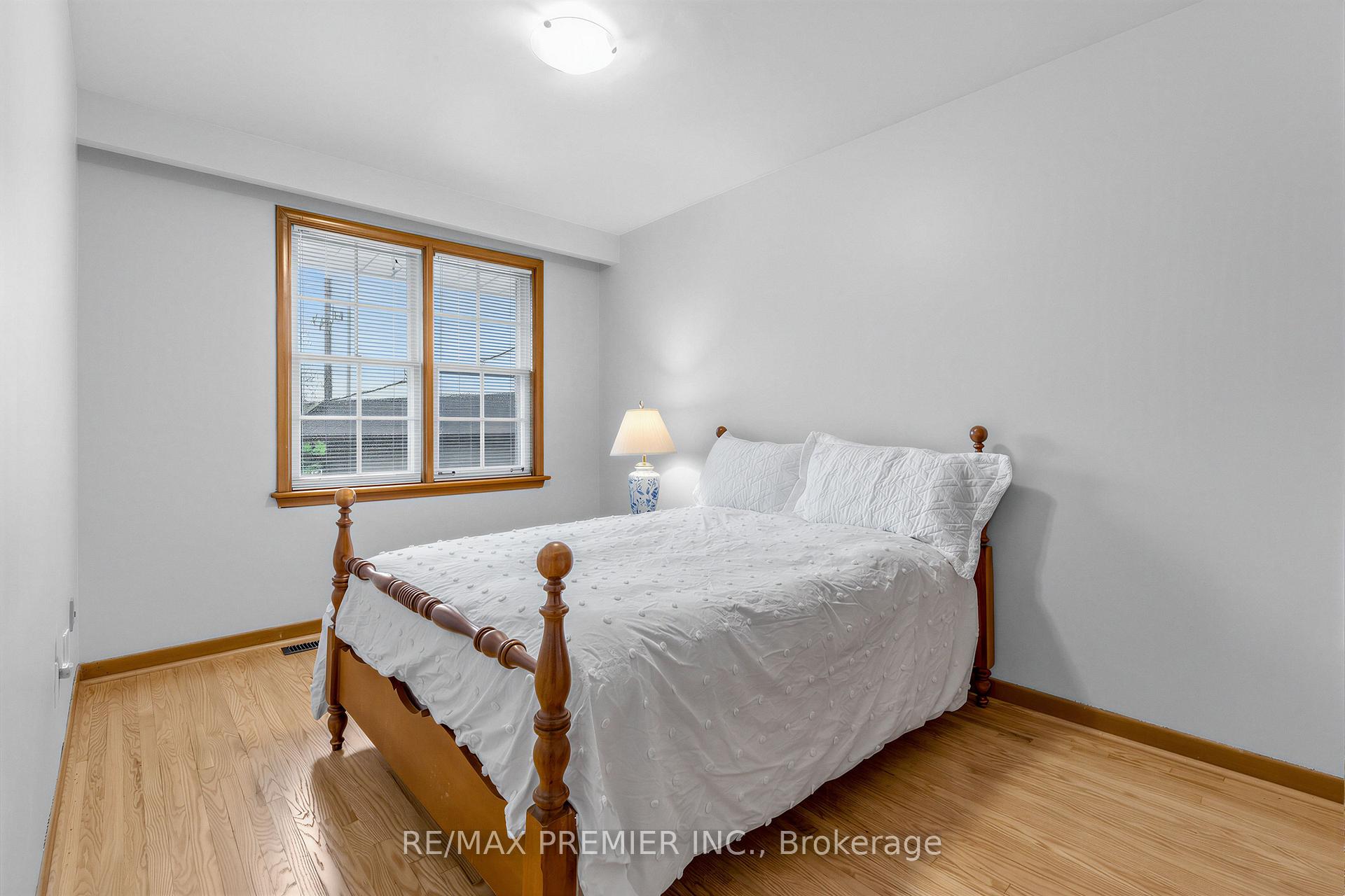 Photo 25 of 21 Halbadier Place, Etobicoke, Islington-City Centre West — HOMEH