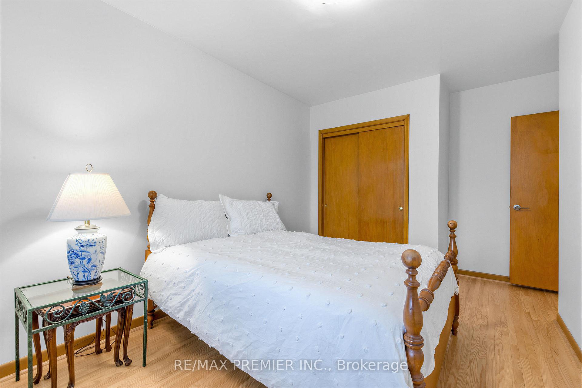 Photo 26 of 21 Halbadier Place, Etobicoke, Islington-City Centre West — HOMEH