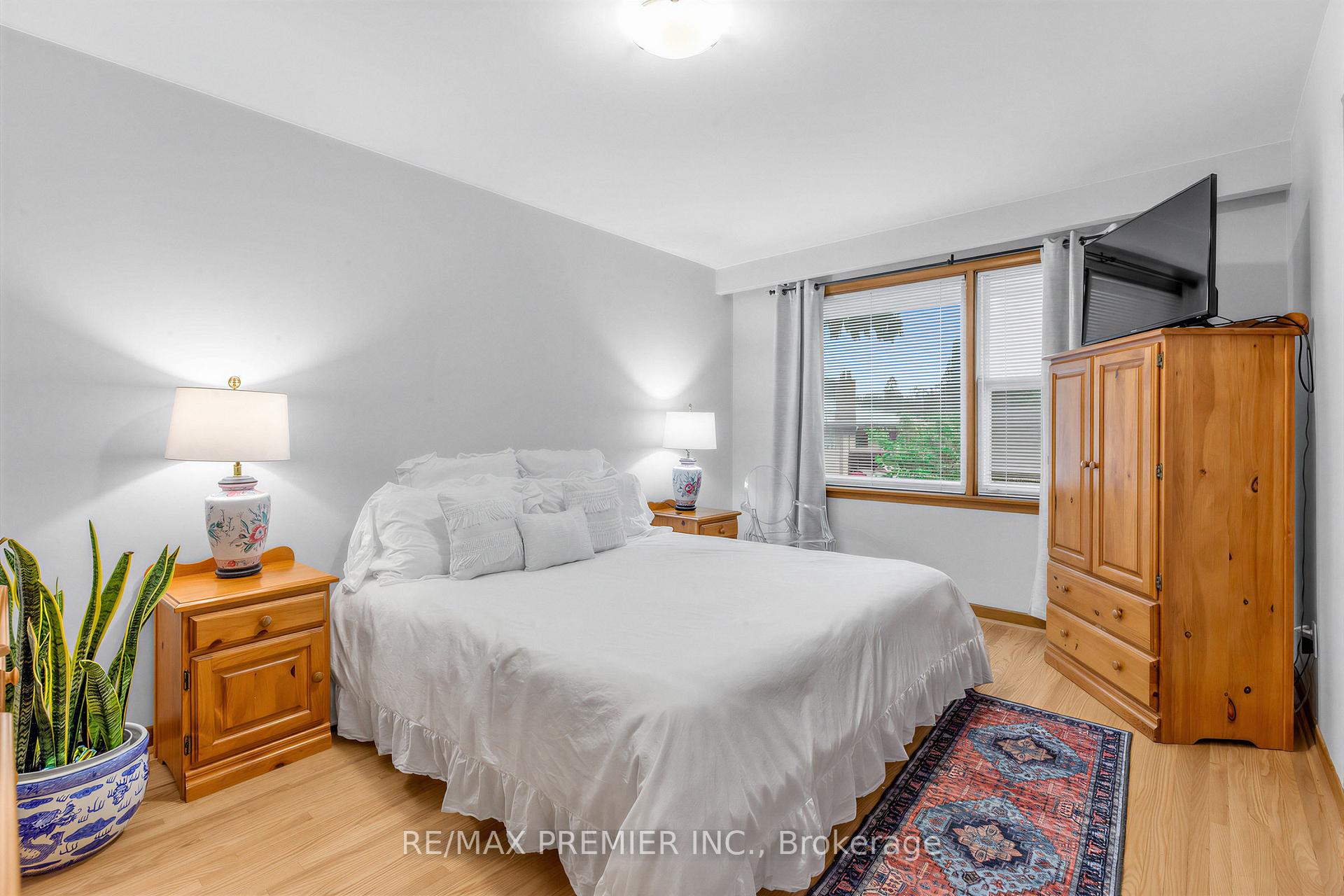 Photo 30 of 21 Halbadier Place, Etobicoke, Islington-City Centre West — HOMEH