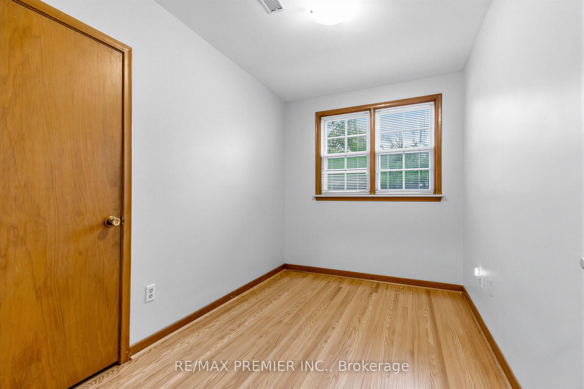 Photo 34 of 21 Halbadier Place, Etobicoke, Islington-City Centre West — HOMEH