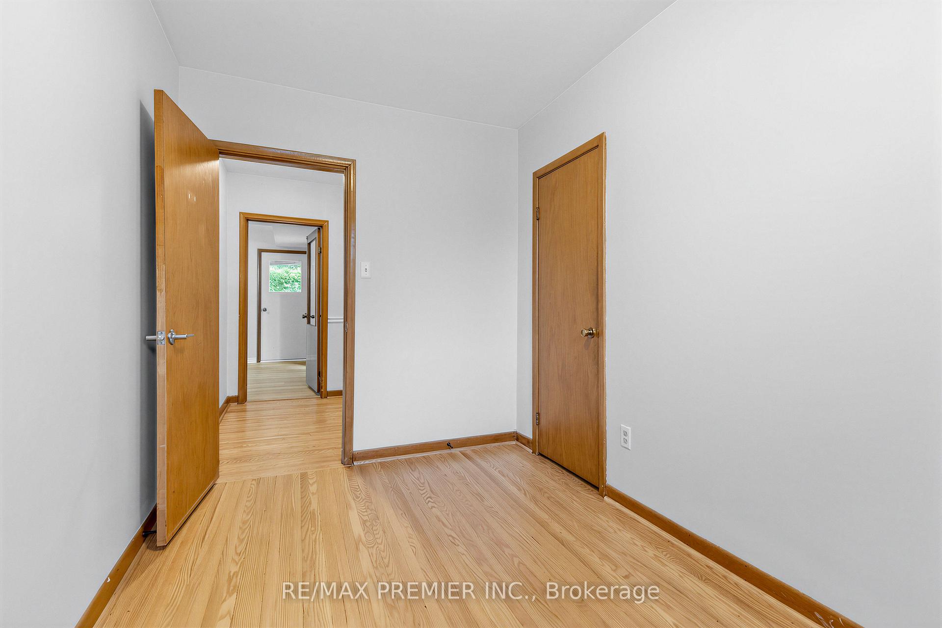 Photo 35 of 21 Halbadier Place, Etobicoke, Islington-City Centre West — HOMEH