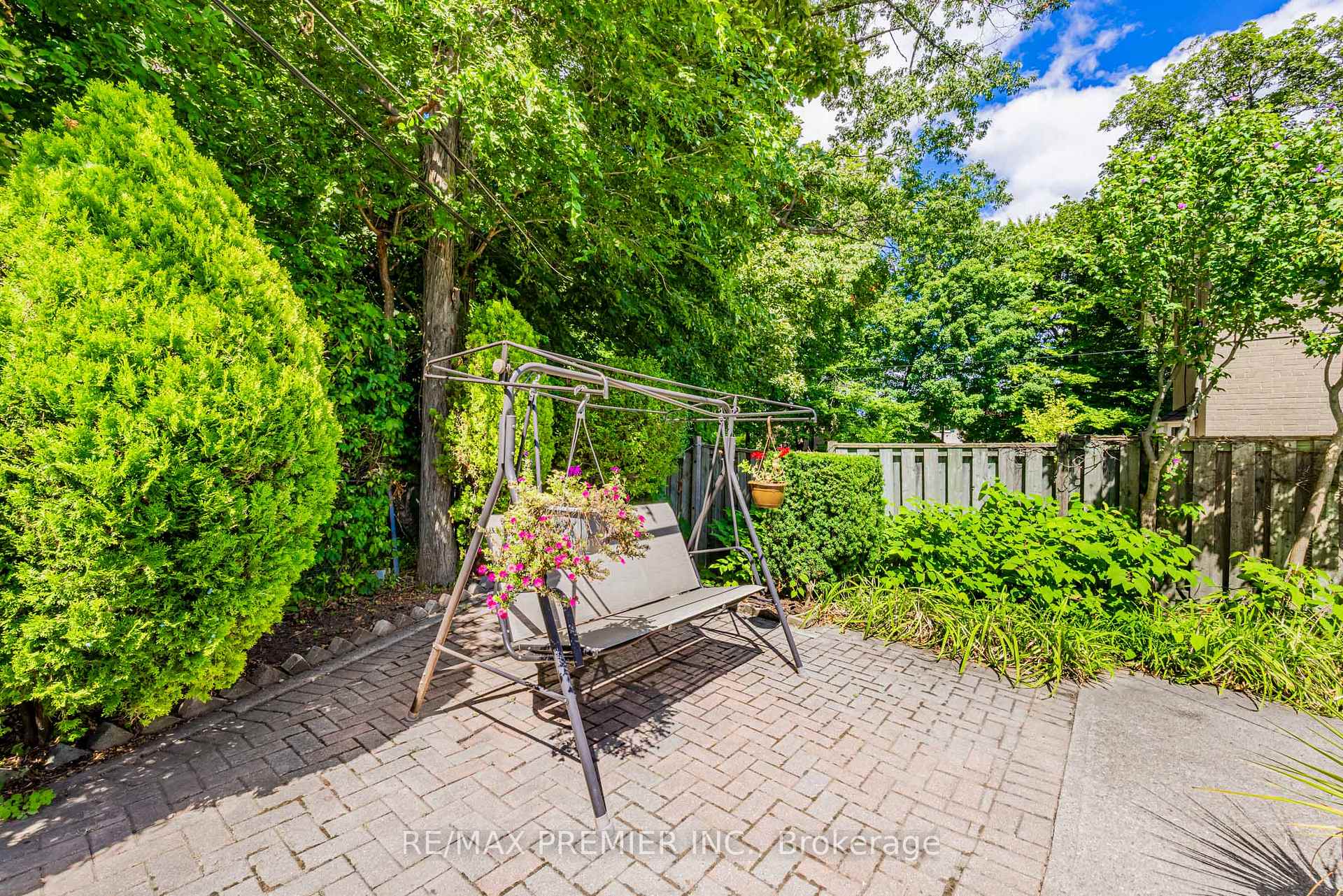Photo 44 of 21 Halbadier Place, Etobicoke, Islington-City Centre West — HOMEH