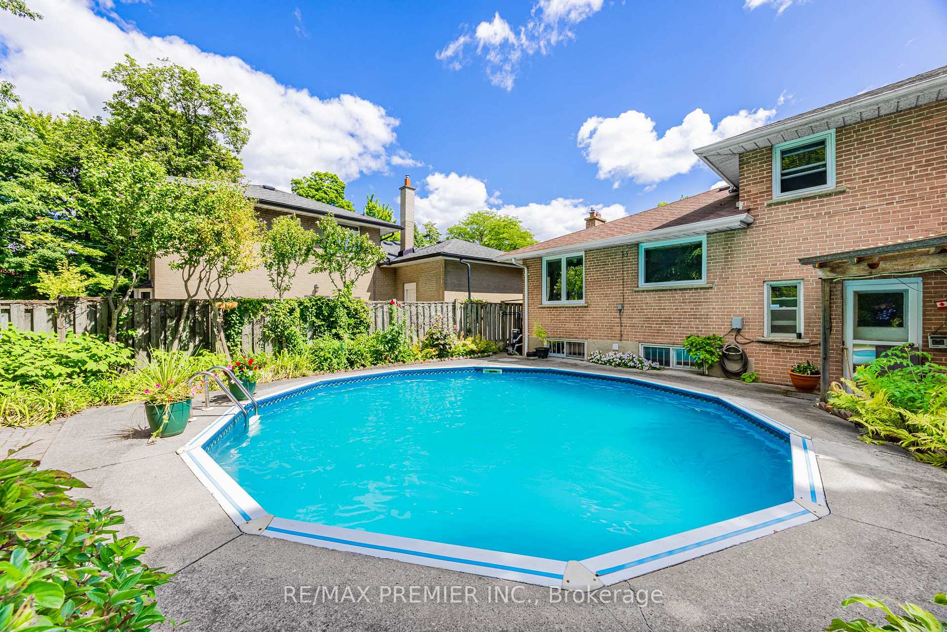 Photo 45 of 21 Halbadier Place, Etobicoke, Islington-City Centre West — HOMEH