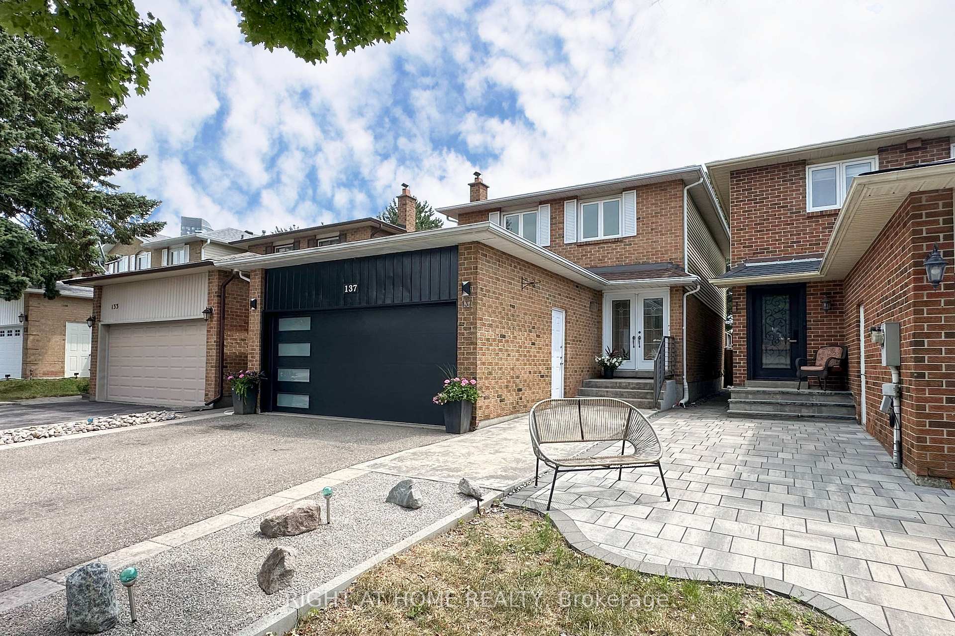 Photo 2 of 137 Joanna Crescent, Vaughan, Crestwood-Springfarm-Yorkhill — HOMEH