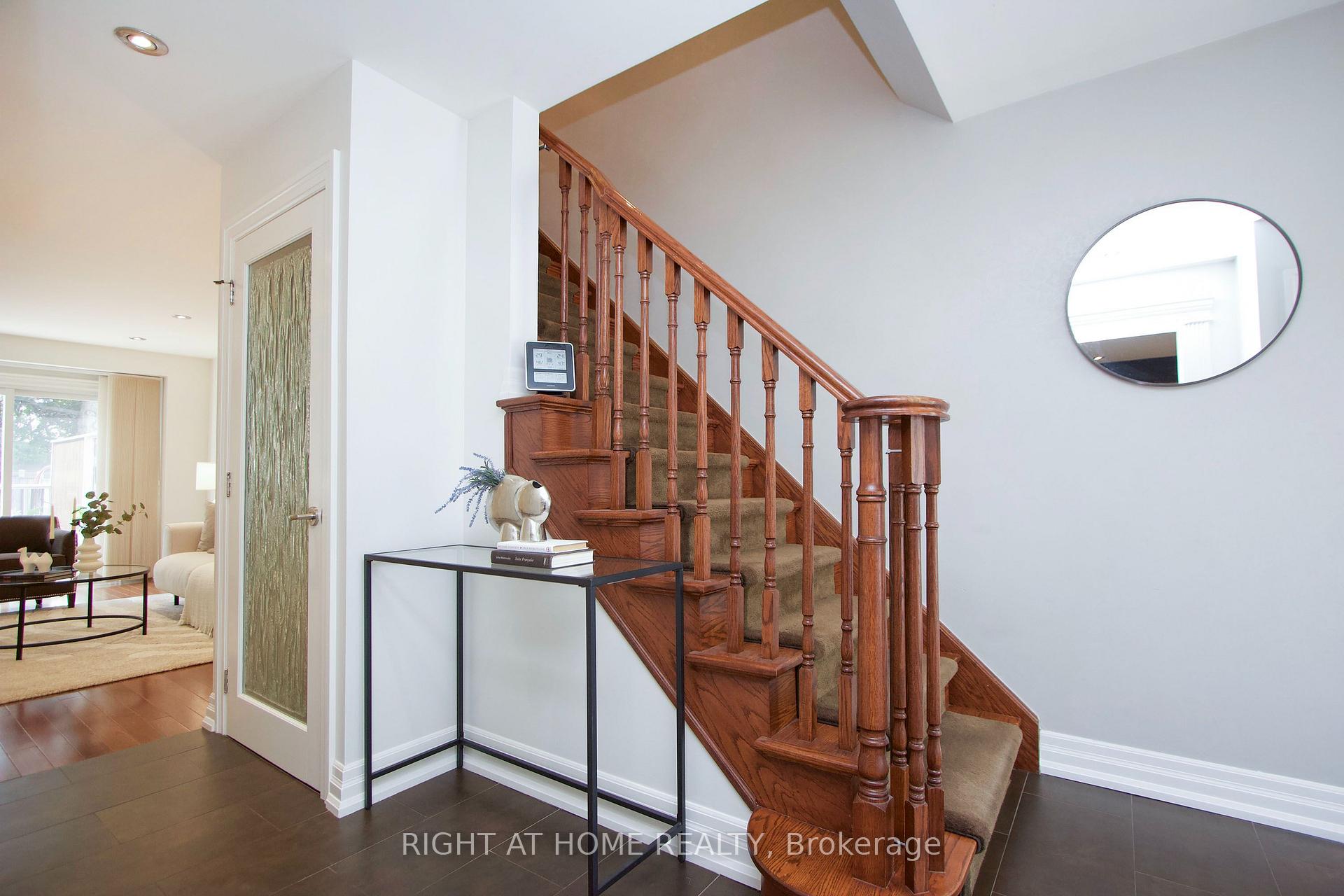 Photo 5 of 137 Joanna Crescent, Vaughan, Crestwood-Springfarm-Yorkhill — HOMEH