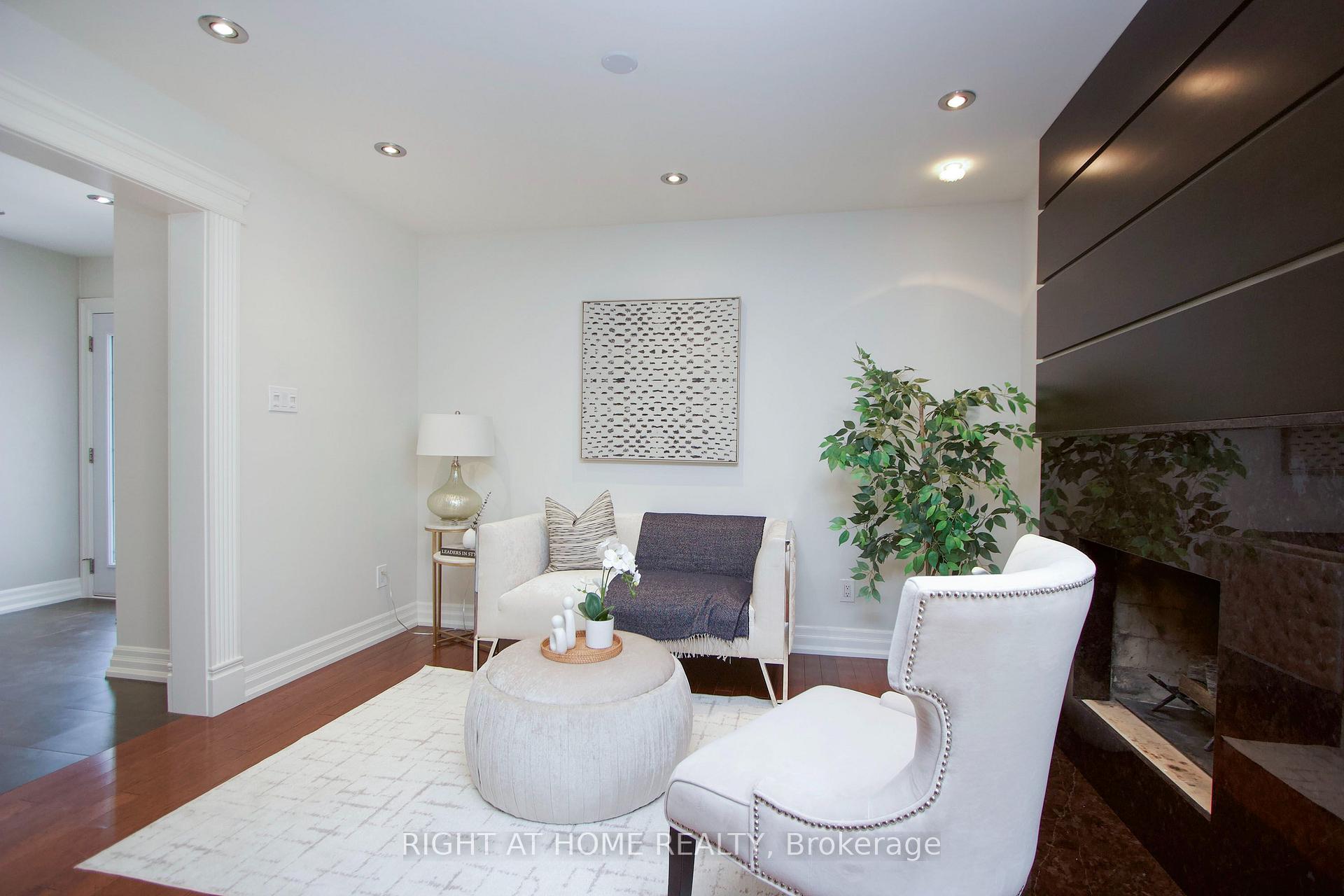 Photo 8 of 137 Joanna Crescent, Vaughan, Crestwood-Springfarm-Yorkhill — HOMEH