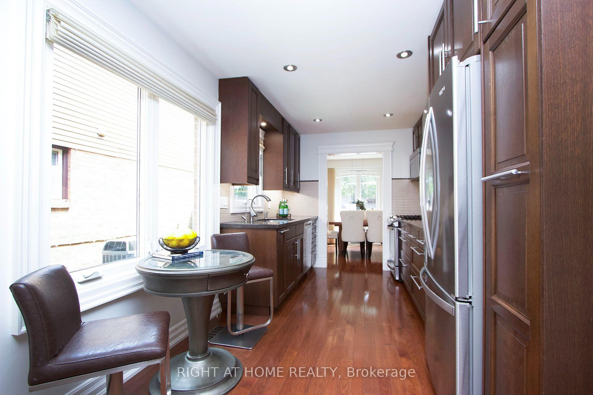 Photo 9 of 137 Joanna Crescent, Vaughan, Crestwood-Springfarm-Yorkhill — HOMEH