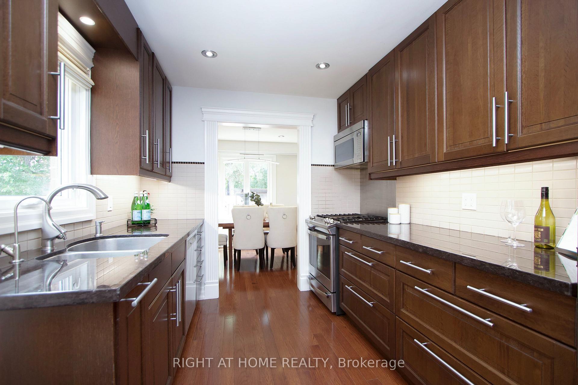 Photo 11 of 137 Joanna Crescent, Vaughan, Crestwood-Springfarm-Yorkhill — HOMEH
