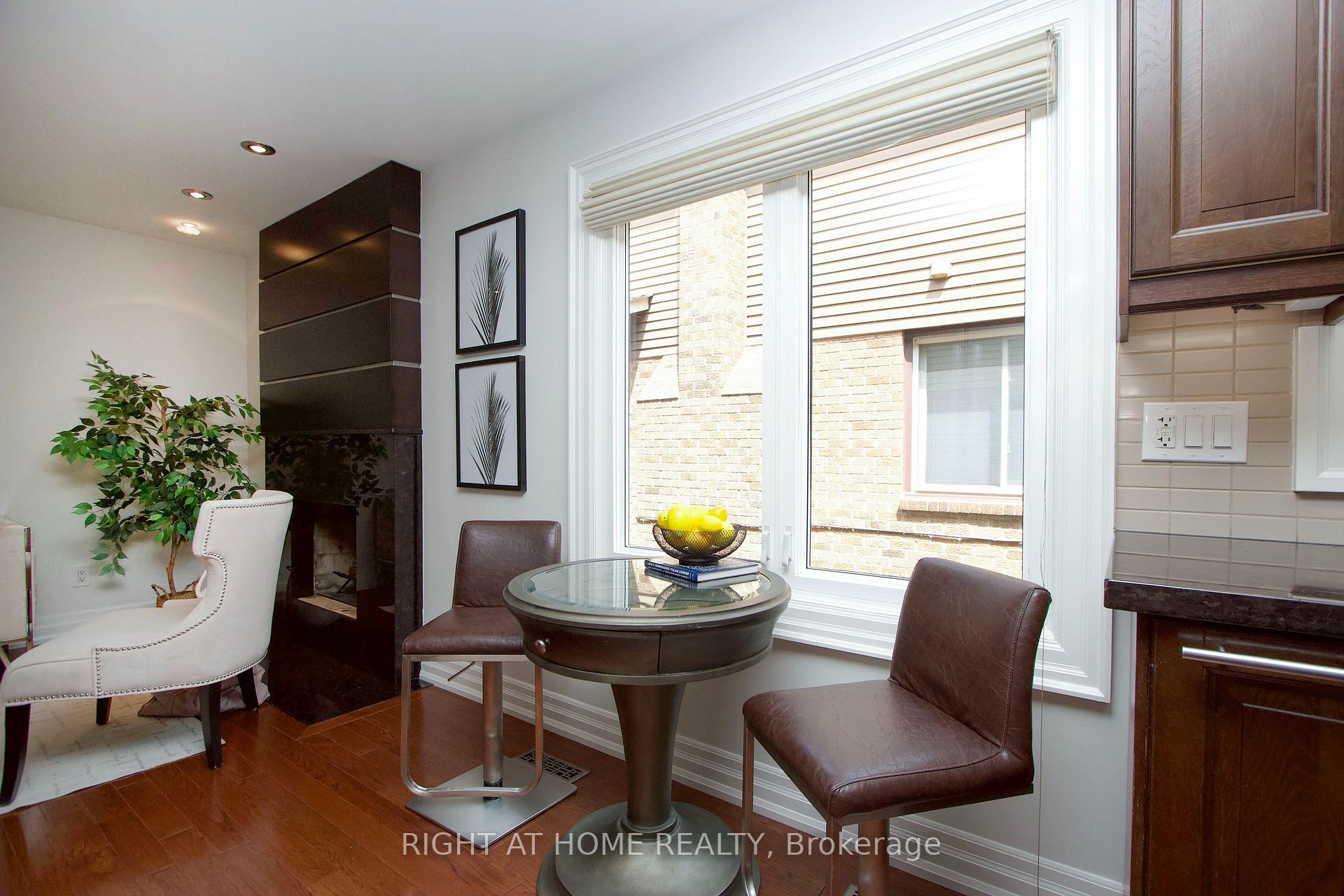 Photo 13 of 137 Joanna Crescent, Vaughan, Crestwood-Springfarm-Yorkhill — HOMEH