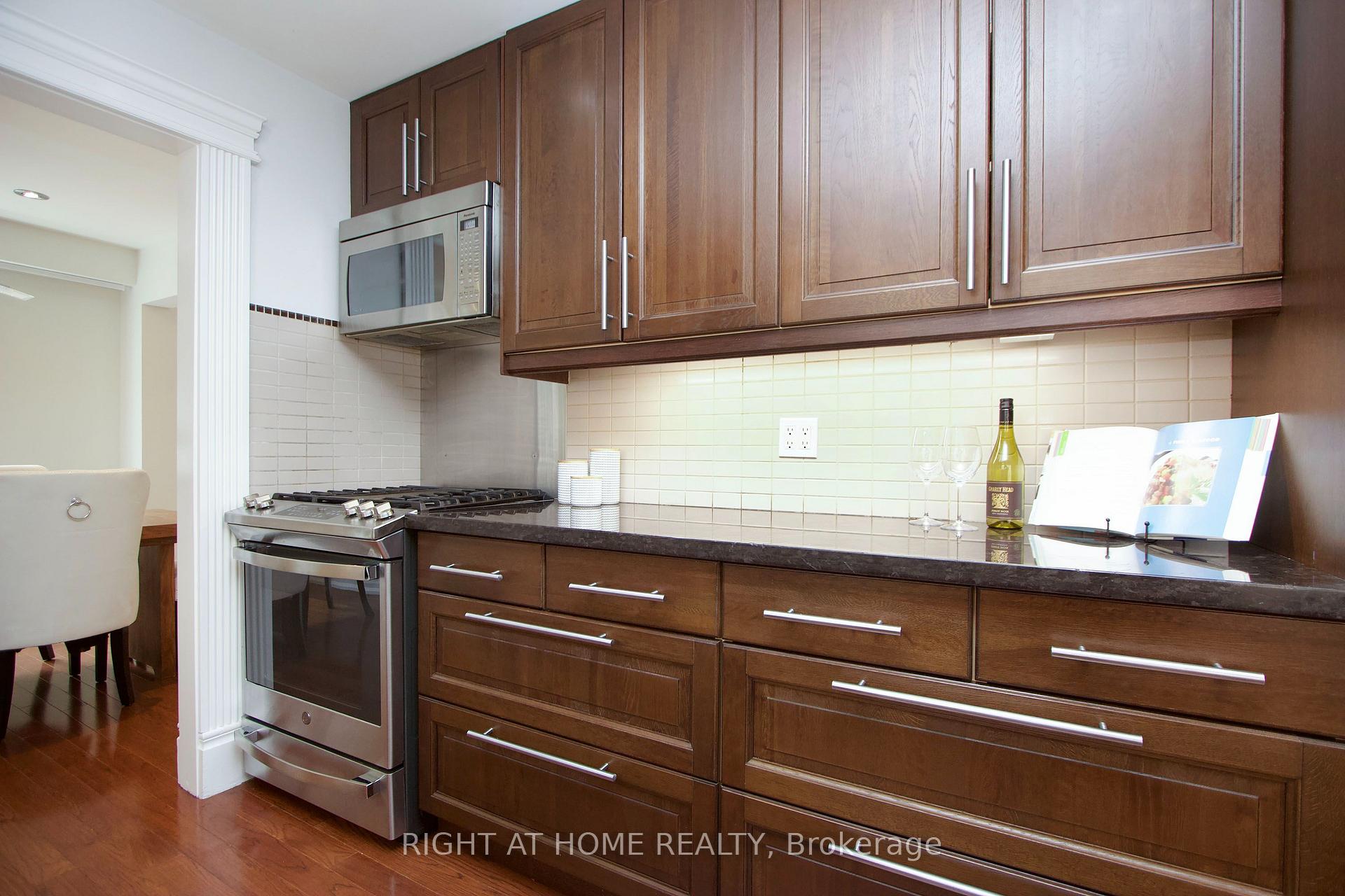 Photo 15 of 137 Joanna Crescent, Vaughan, Crestwood-Springfarm-Yorkhill — HOMEH
