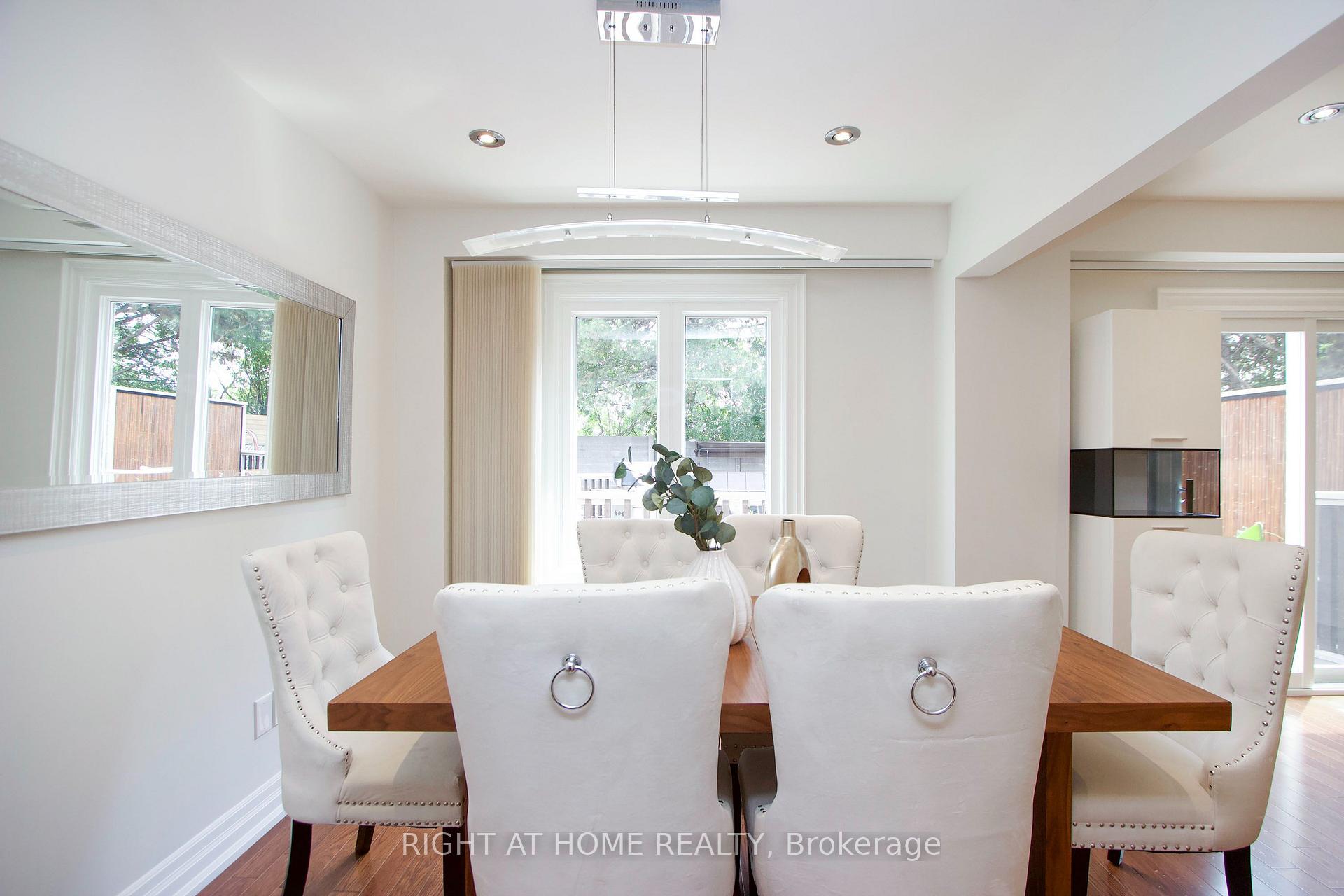 Photo 16 of 137 Joanna Crescent, Vaughan, Crestwood-Springfarm-Yorkhill — HOMEH