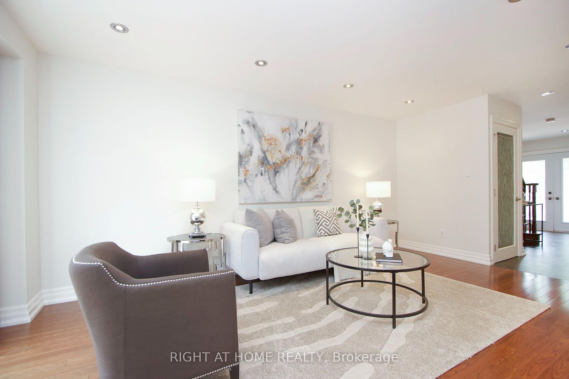 Photo 18 of 137 Joanna Crescent, Vaughan, Crestwood-Springfarm-Yorkhill — HOMEH