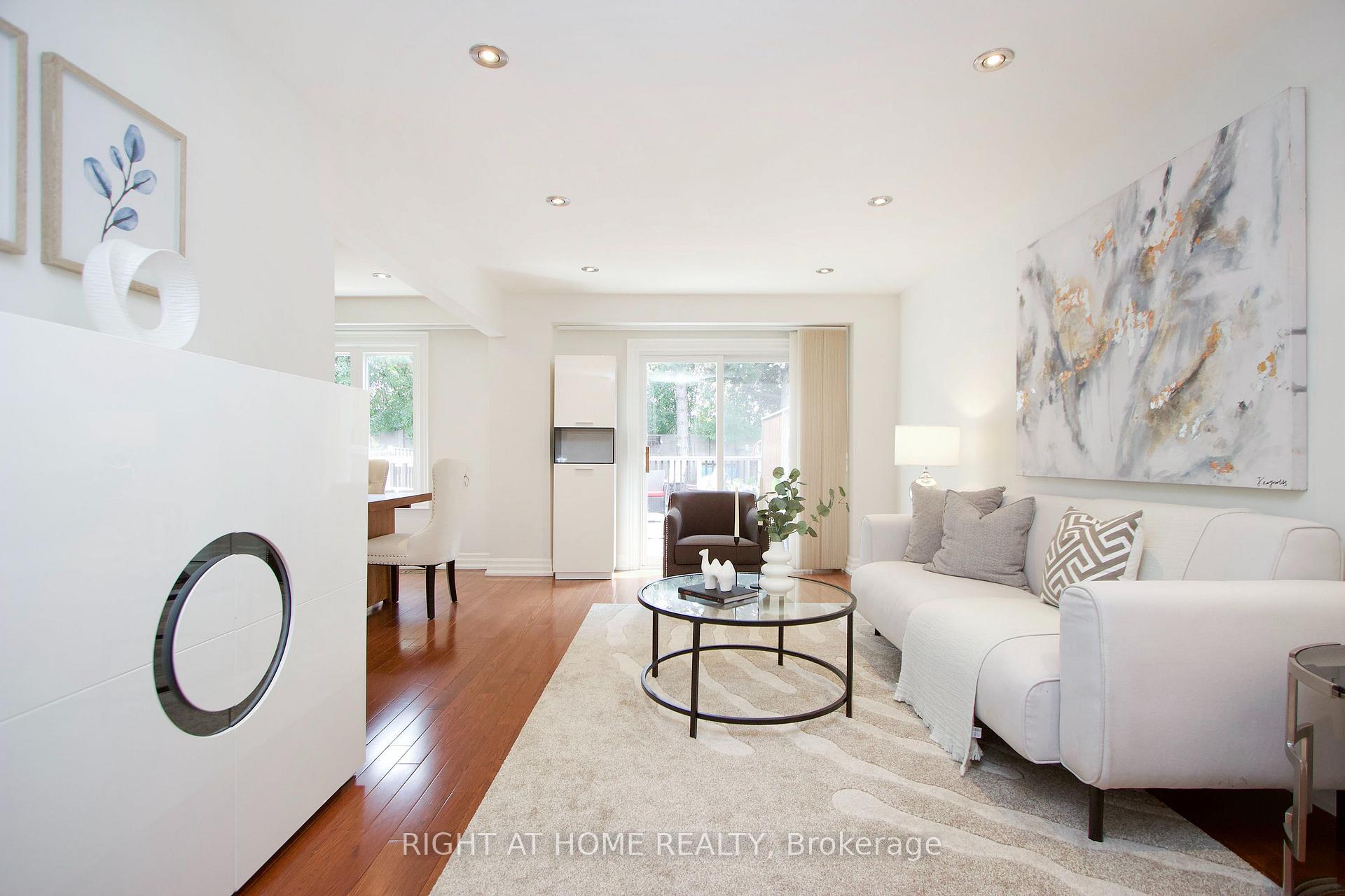 Photo 19 of 137 Joanna Crescent, Vaughan, Crestwood-Springfarm-Yorkhill — HOMEH