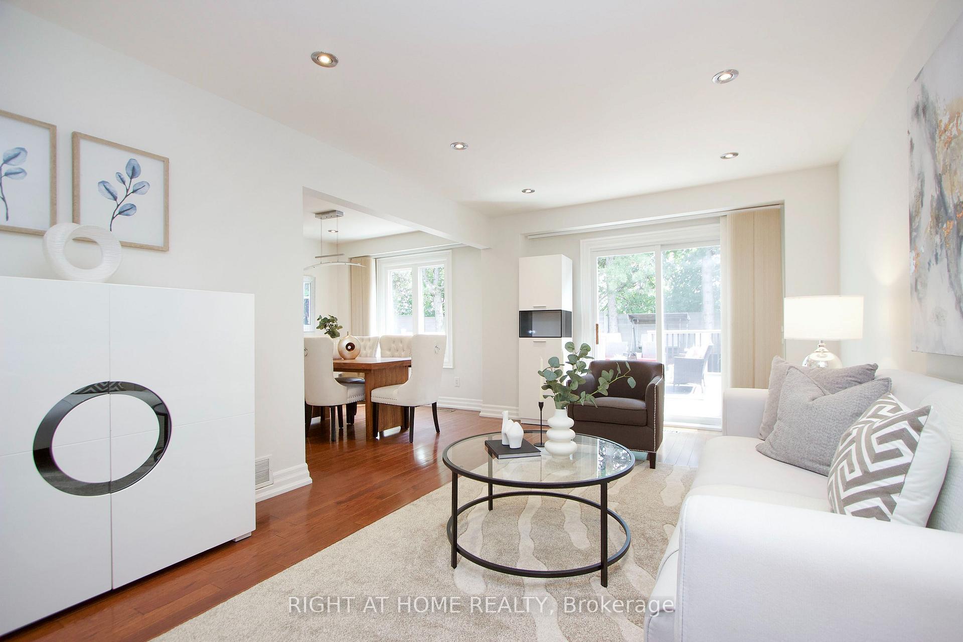 Photo 20 of 137 Joanna Crescent, Vaughan, Crestwood-Springfarm-Yorkhill — HOMEH