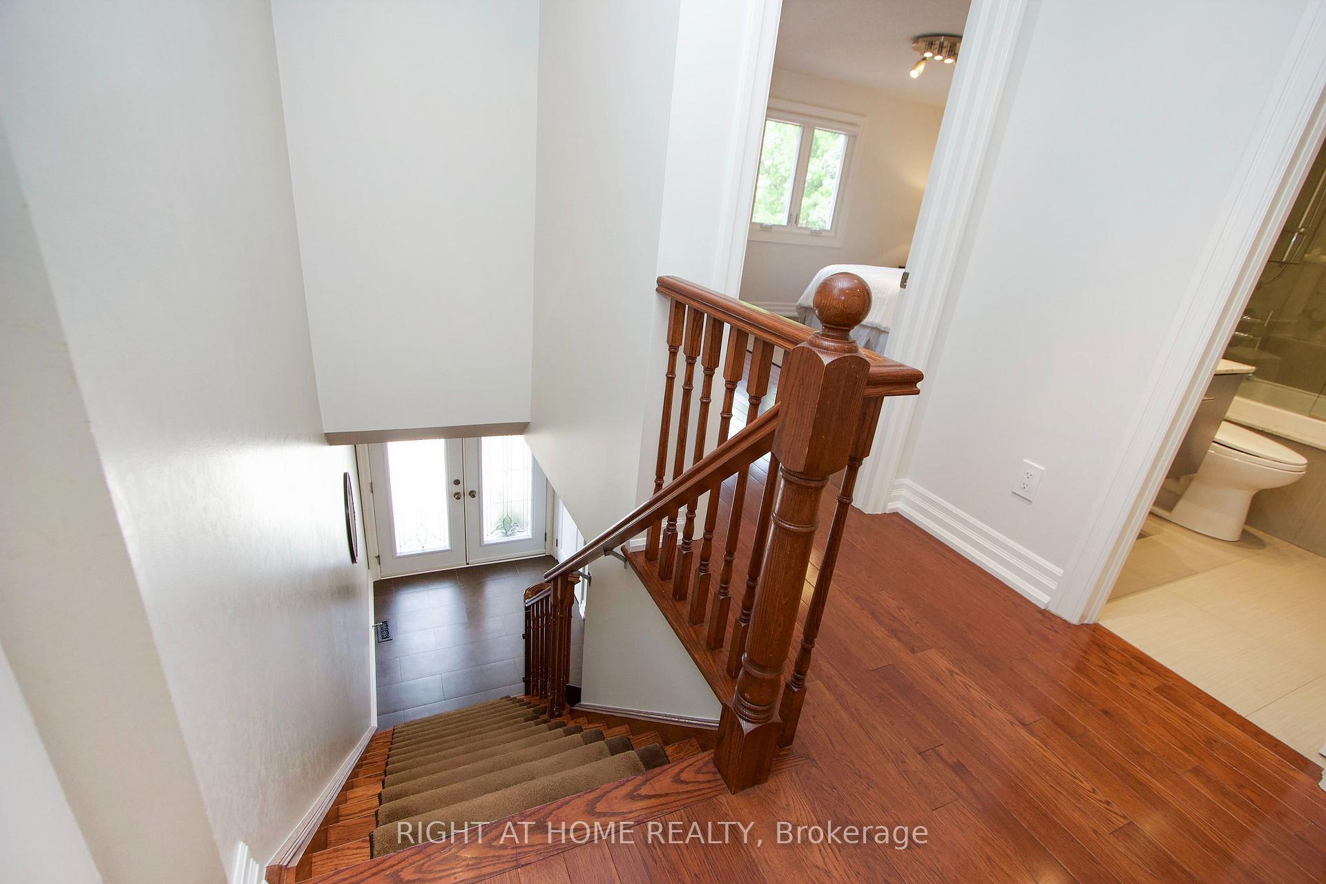 Photo 23 of 137 Joanna Crescent, Vaughan, Crestwood-Springfarm-Yorkhill — HOMEH