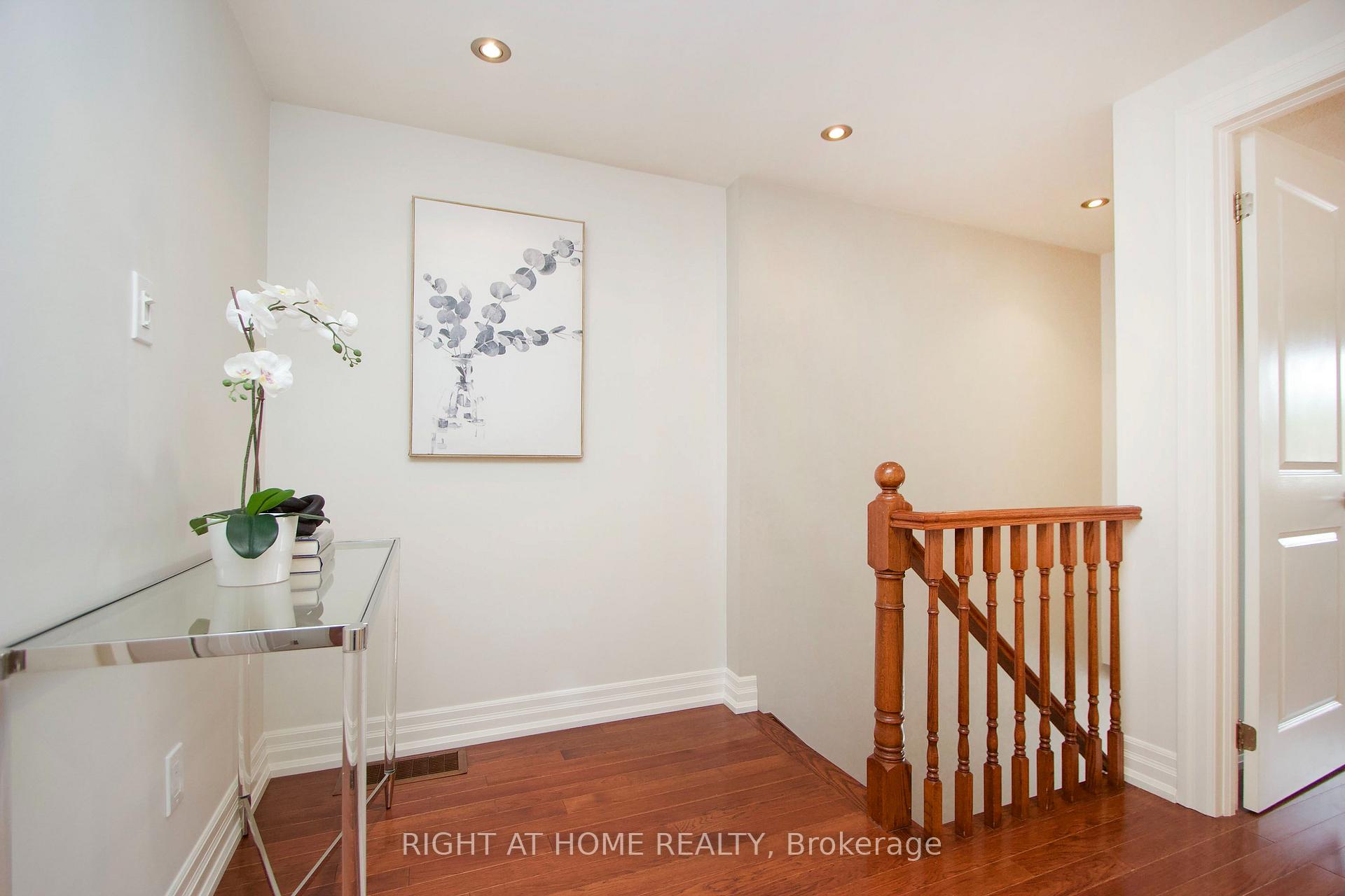 Photo 24 of 137 Joanna Crescent, Vaughan, Crestwood-Springfarm-Yorkhill — HOMEH