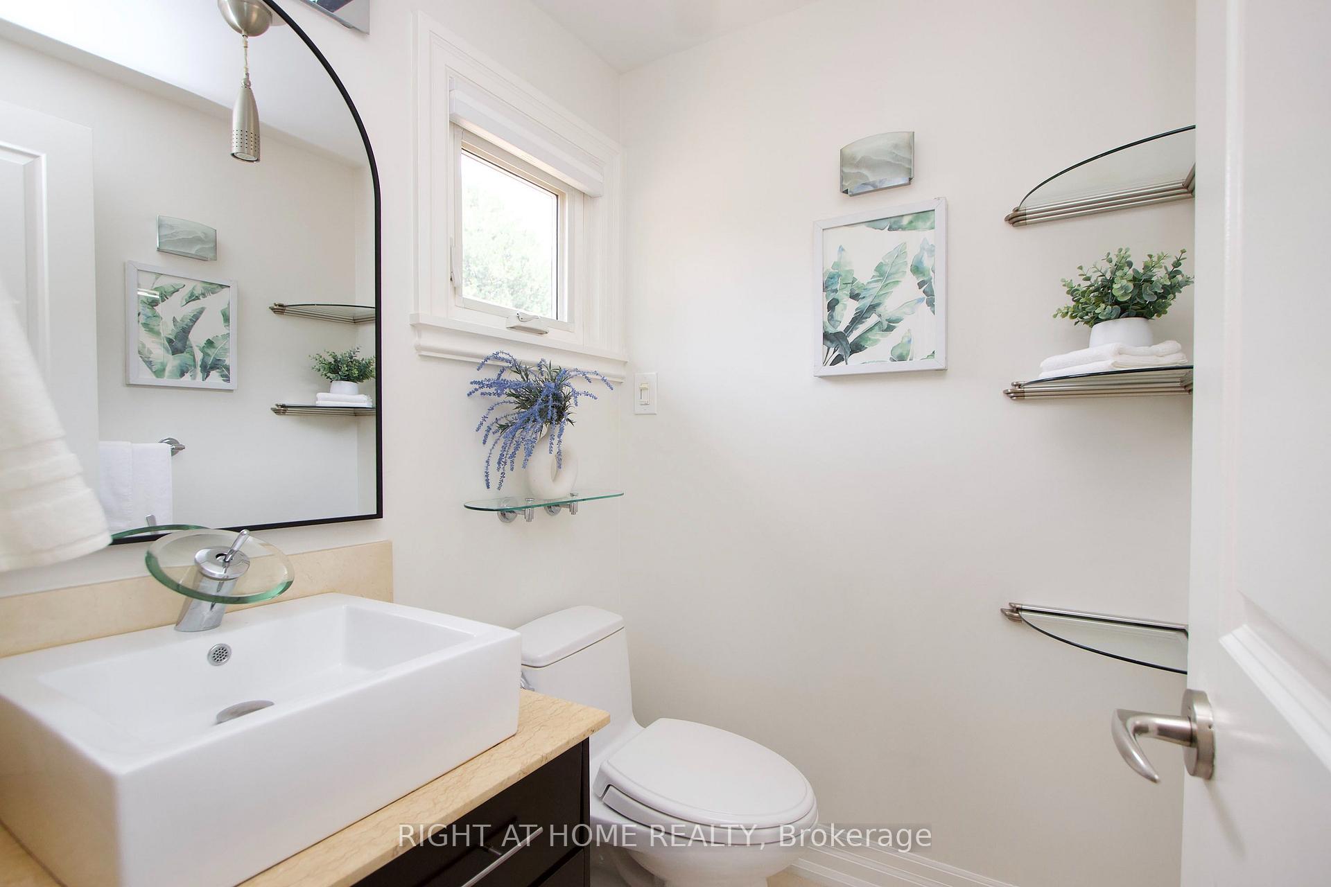 Photo 27 of 137 Joanna Crescent, Vaughan, Crestwood-Springfarm-Yorkhill — HOMEH