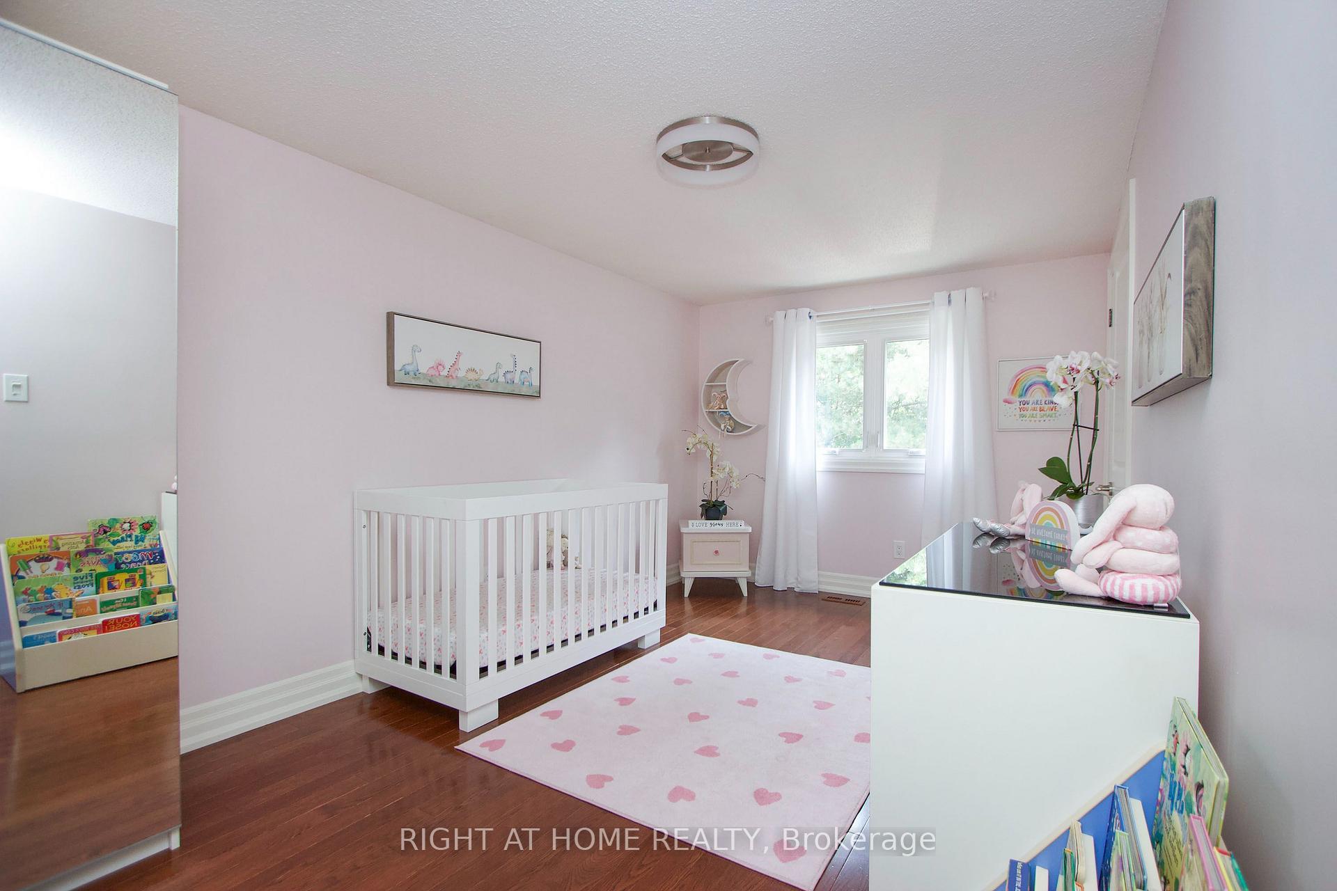Photo 29 of 137 Joanna Crescent, Vaughan, Crestwood-Springfarm-Yorkhill — HOMEH