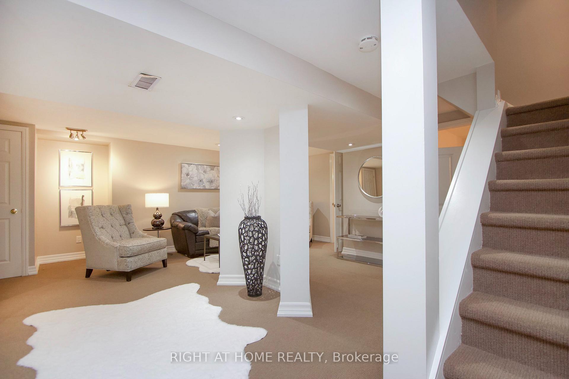 Photo 32 of 137 Joanna Crescent, Vaughan, Crestwood-Springfarm-Yorkhill — HOMEH