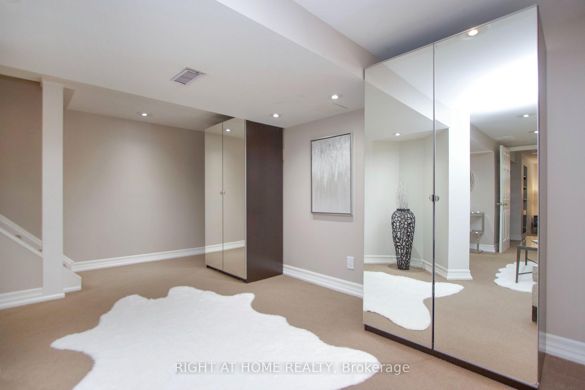 Photo 33 of 137 Joanna Crescent, Vaughan, Crestwood-Springfarm-Yorkhill — HOMEH