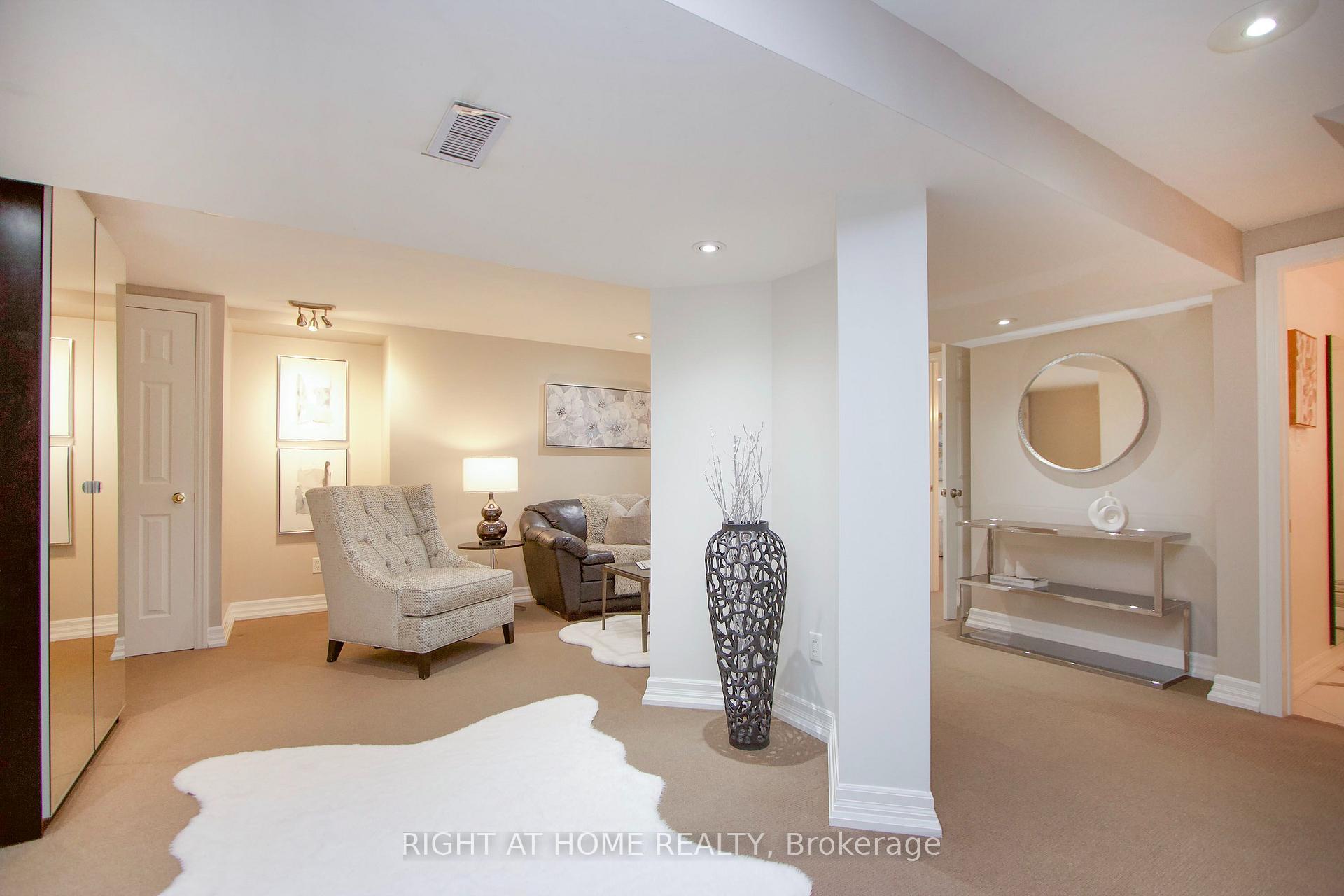 Photo 34 of 137 Joanna Crescent, Vaughan, Crestwood-Springfarm-Yorkhill — HOMEH