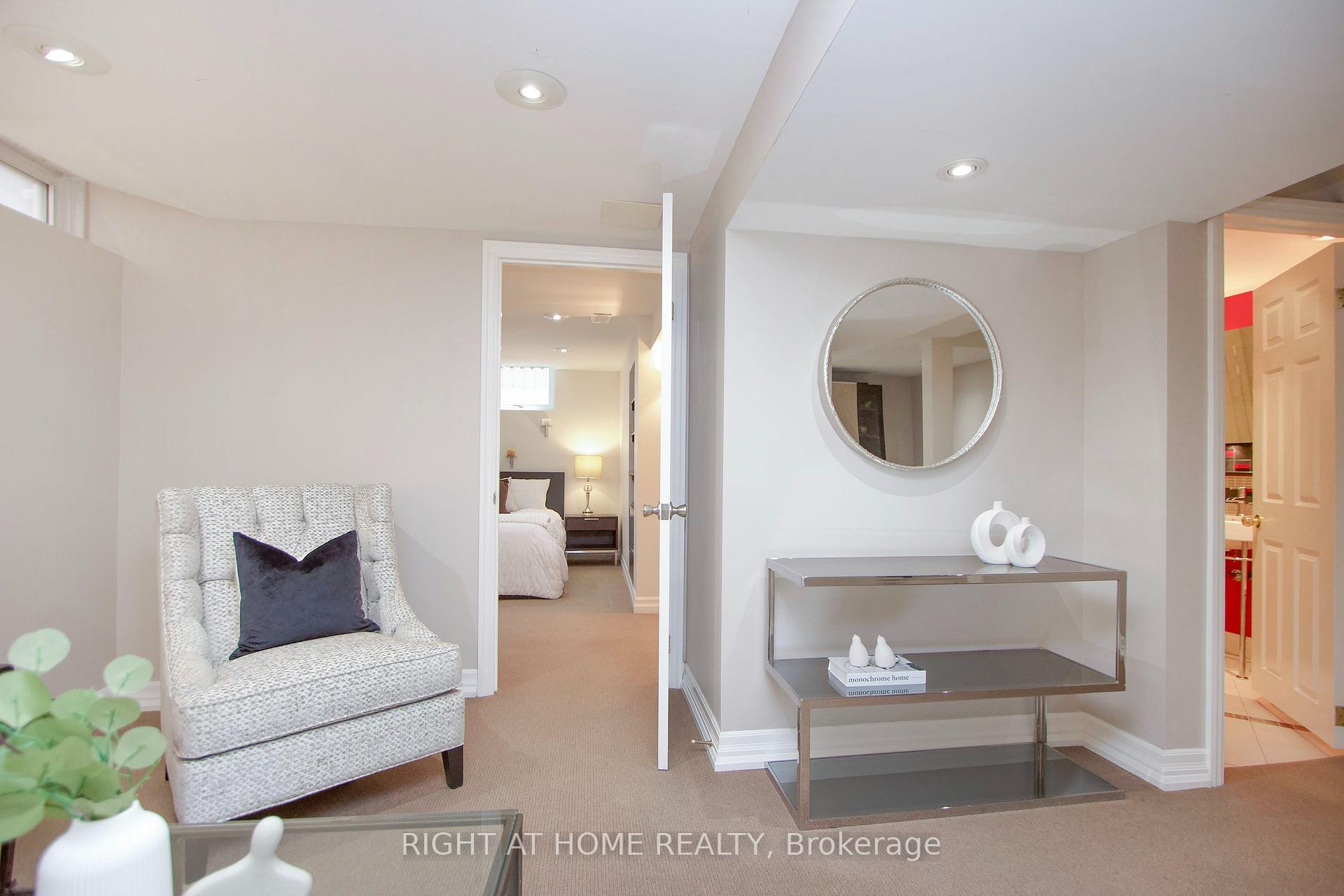 Photo 36 of 137 Joanna Crescent, Vaughan, Crestwood-Springfarm-Yorkhill — HOMEH