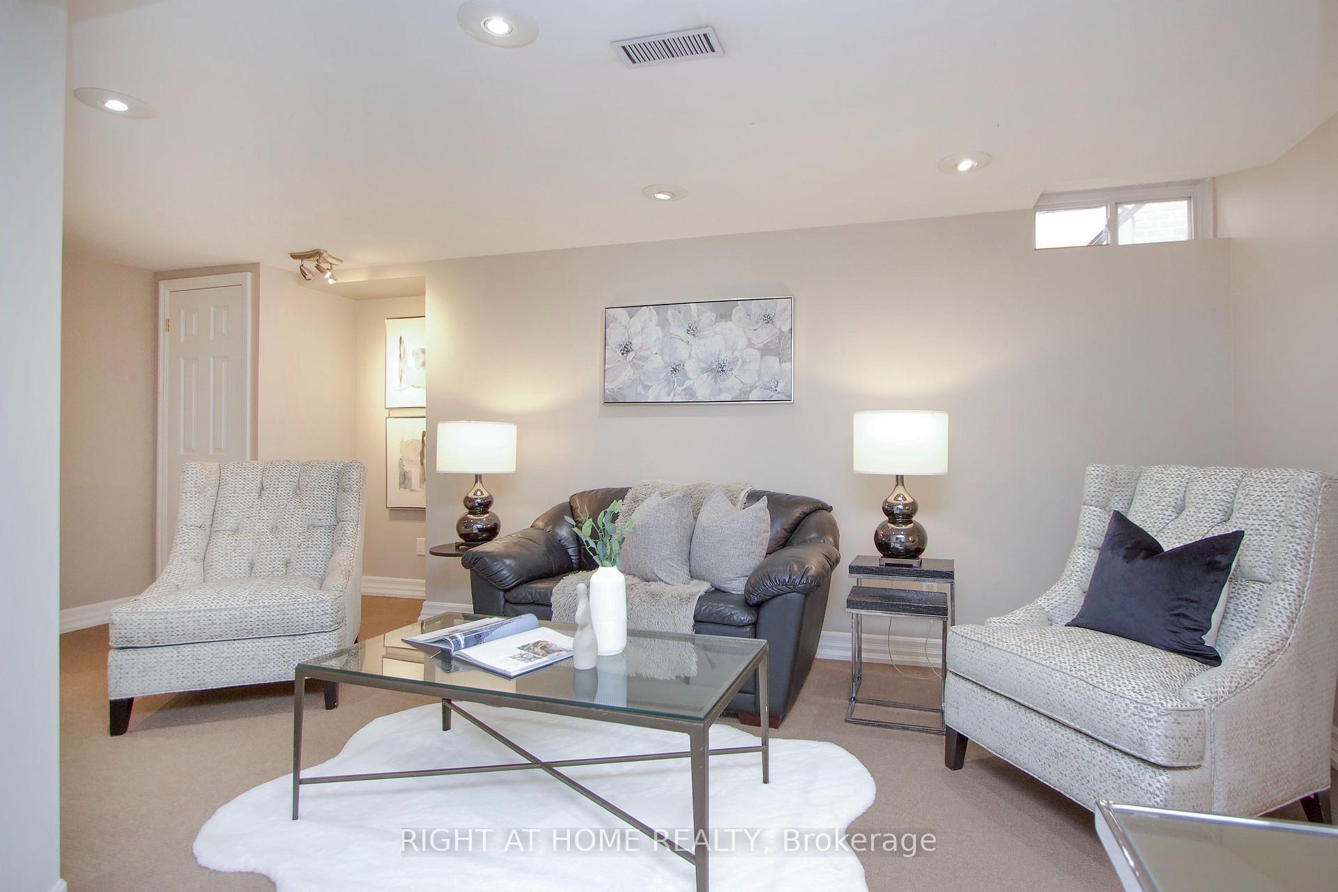 Photo 37 of 137 Joanna Crescent, Vaughan, Crestwood-Springfarm-Yorkhill — HOMEH