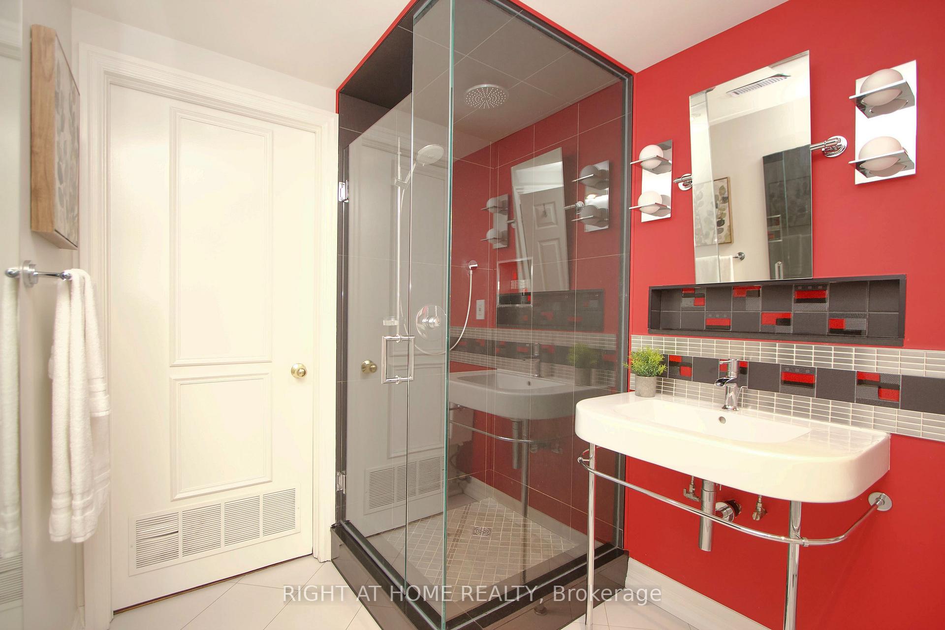 Photo 39 of 137 Joanna Crescent, Vaughan, Crestwood-Springfarm-Yorkhill — HOMEH